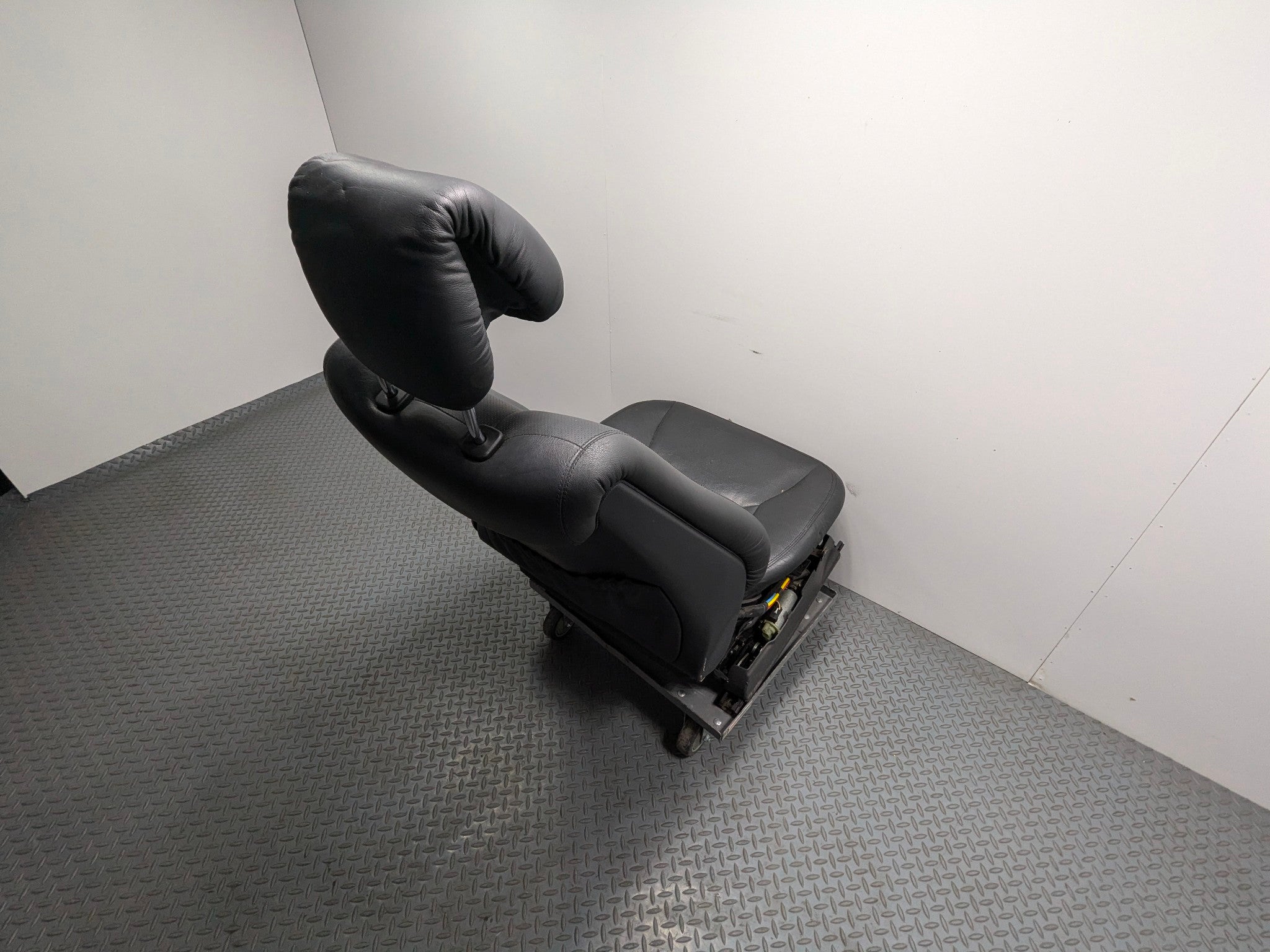 97 - 05 MERCEDES-BENZ S500 OEM SEAT WITH HEADREST BLACK LEATHER FRONT RIGHT SIDE