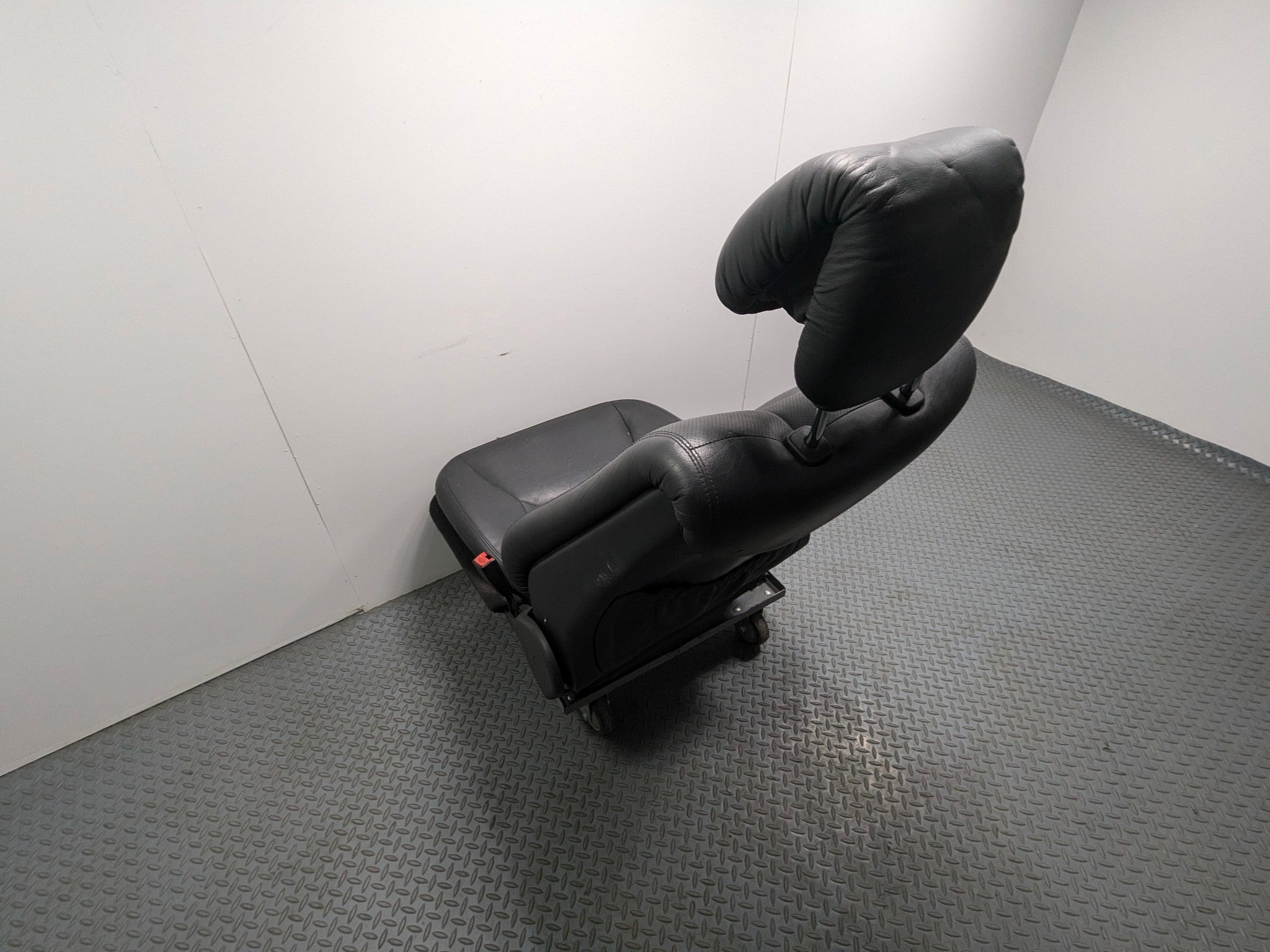 97 - 05 MERCEDES-BENZ S500 OEM SEAT WITH HEADREST BLACK LEATHER FRONT RIGHT SIDE