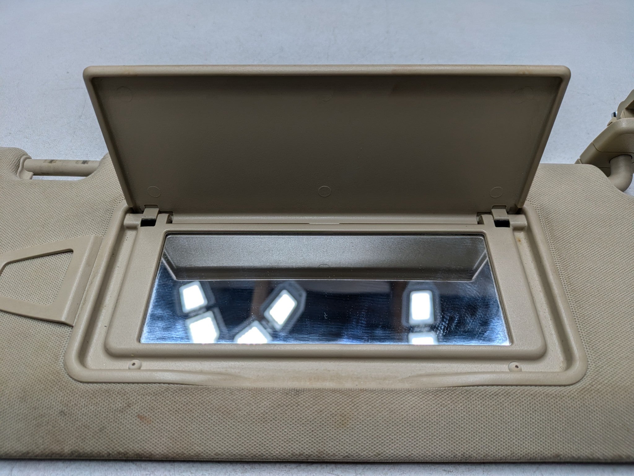 2012 - 2018 MERCEDES-BENZ CLS550 OEM SUN VISOR INTERIOR UPPER FRONT RIGHT SIDE