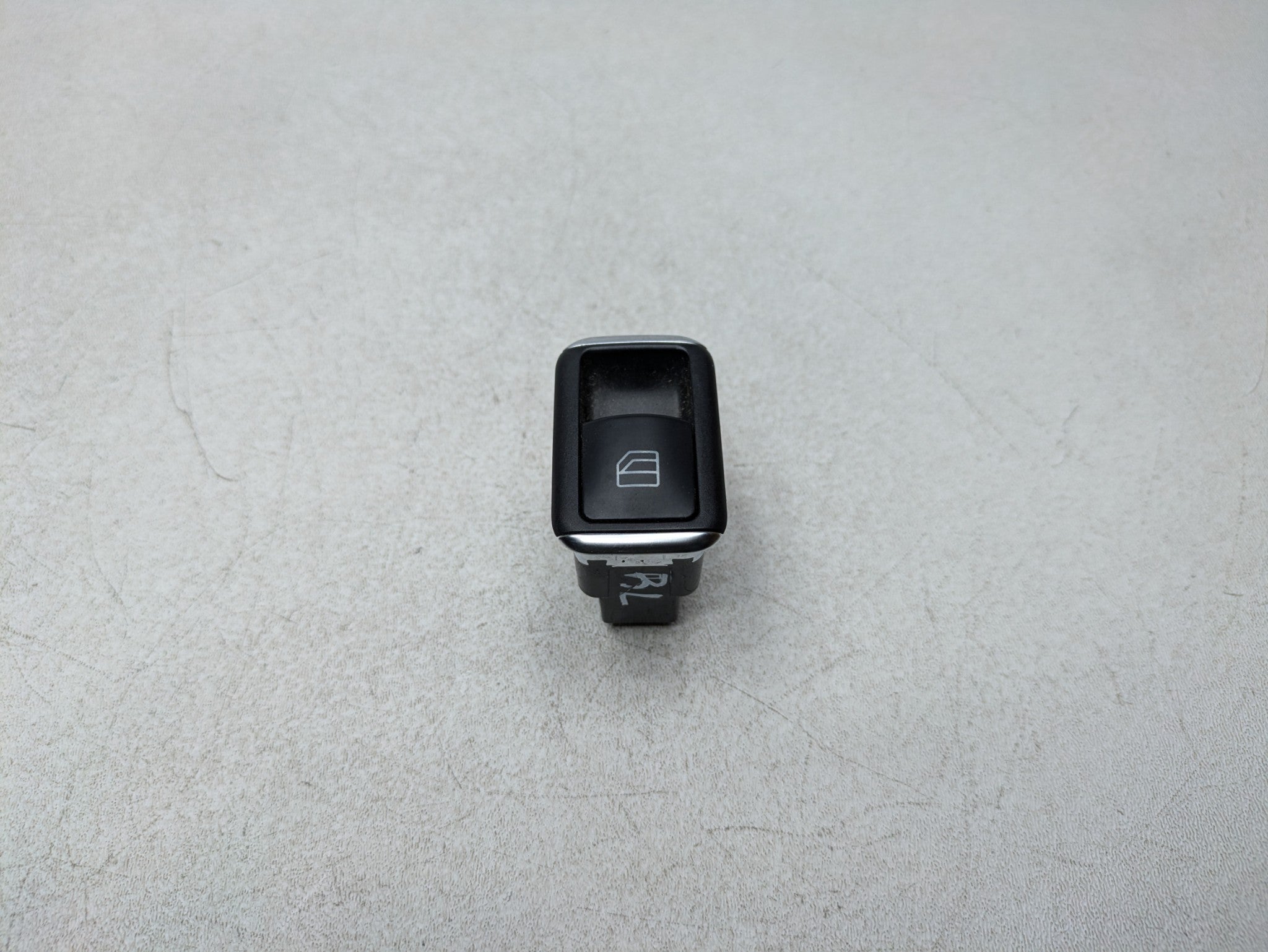 2012 - 2018 MERCEDES-BENZ CLS550 OEM DOOR WINDOW CONTROL SWITCH REAR LEFT SIDE