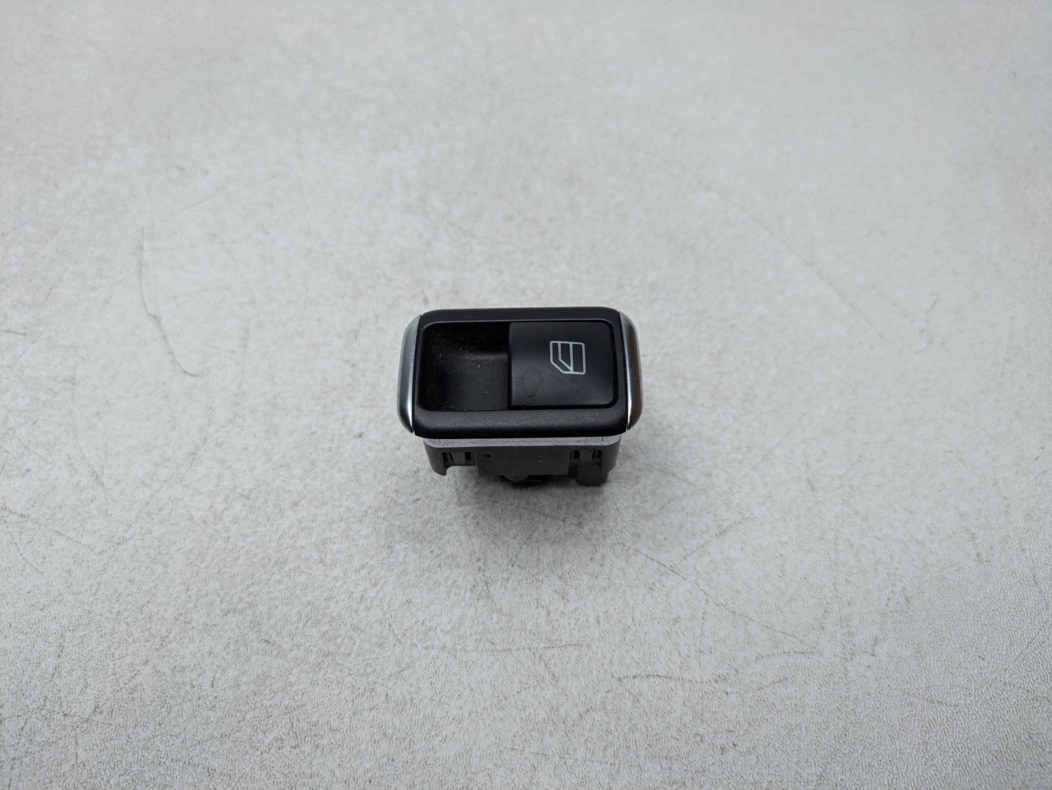 2012 - 2018 MERCEDES-BENZ CLS550 OEM DOOR WINDOW CONTROL SWITCH REAR LEFT SIDE