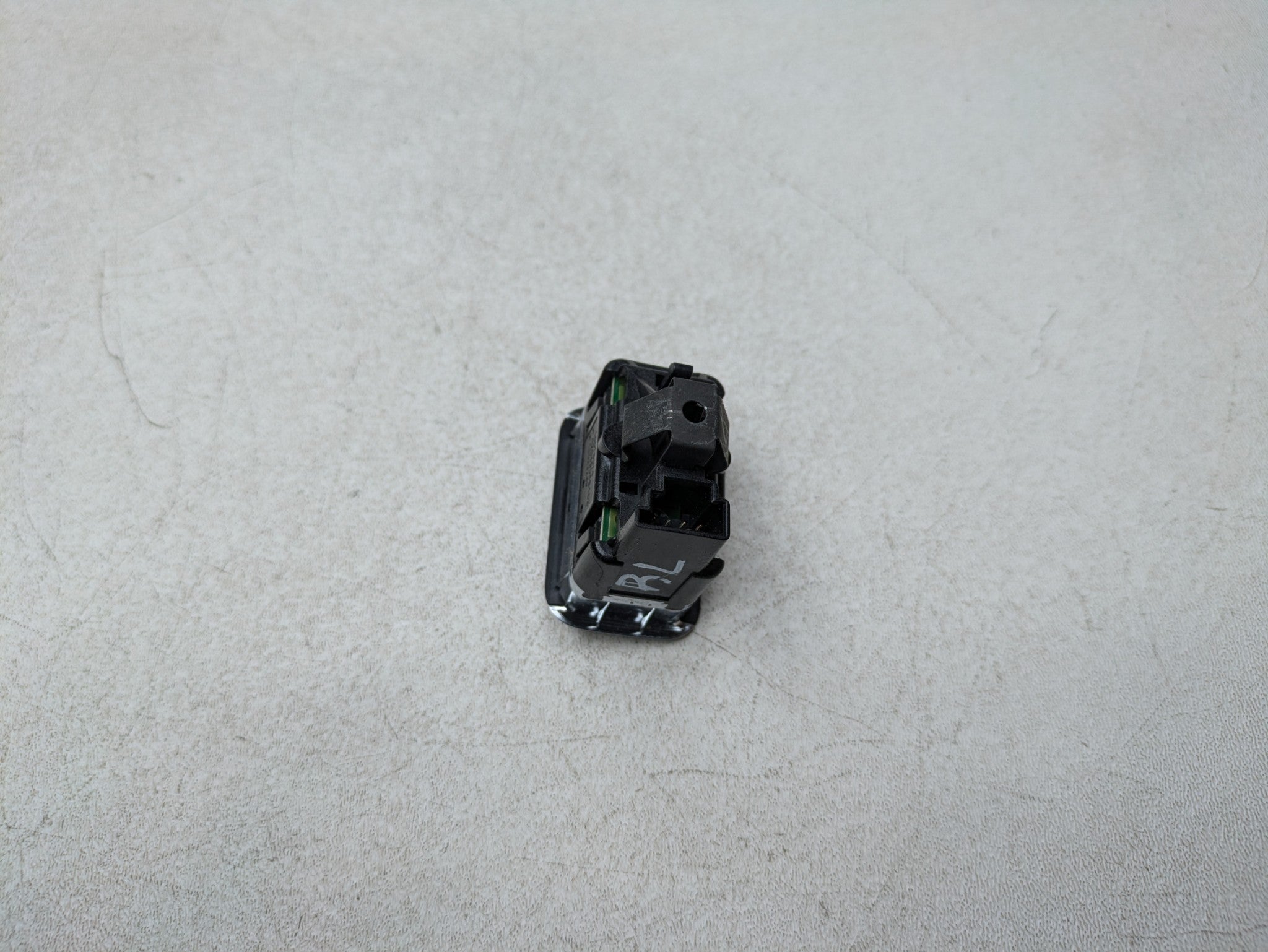 2012 - 2018 MERCEDES-BENZ CLS550 OEM DOOR WINDOW CONTROL SWITCH REAR LEFT SIDE