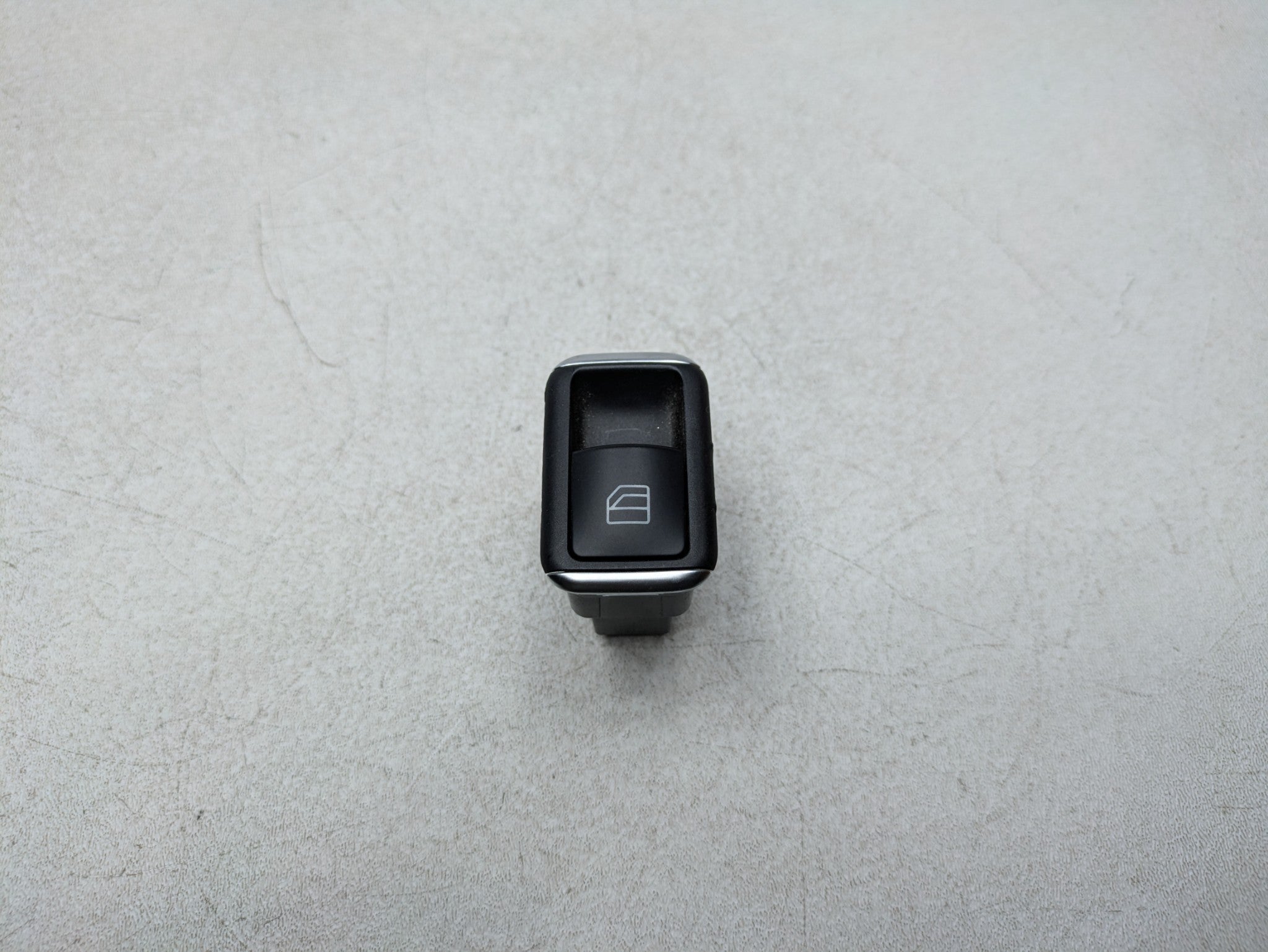 2012 - 2018 MERCEDES-BENZ CLS550 OEM DOOR WINDOW CONTROL SWITCH REAR RIGHT SIDE