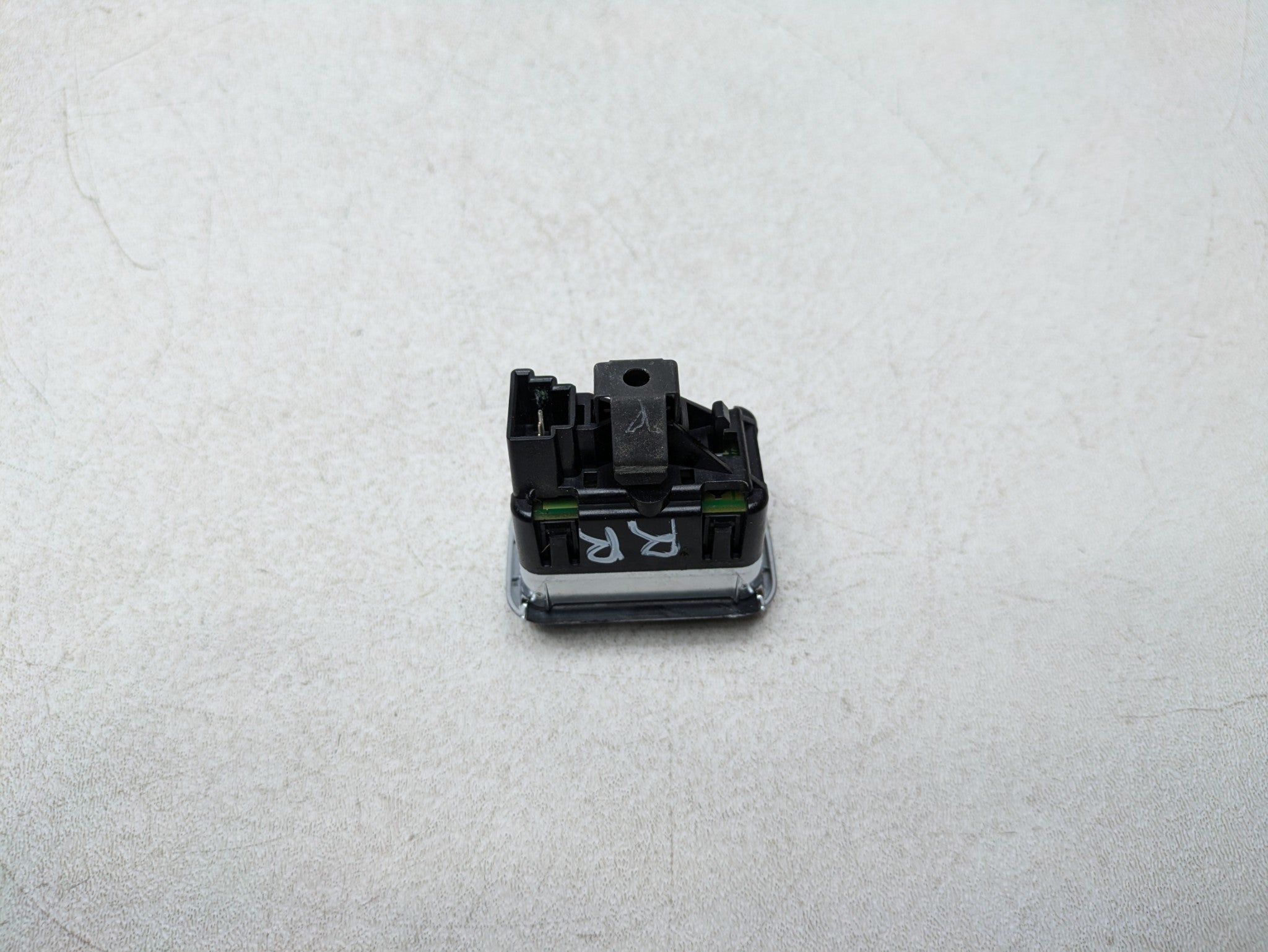 2012 - 2018 MERCEDES-BENZ CLS550 OEM DOOR WINDOW CONTROL SWITCH REAR RIGHT SIDE