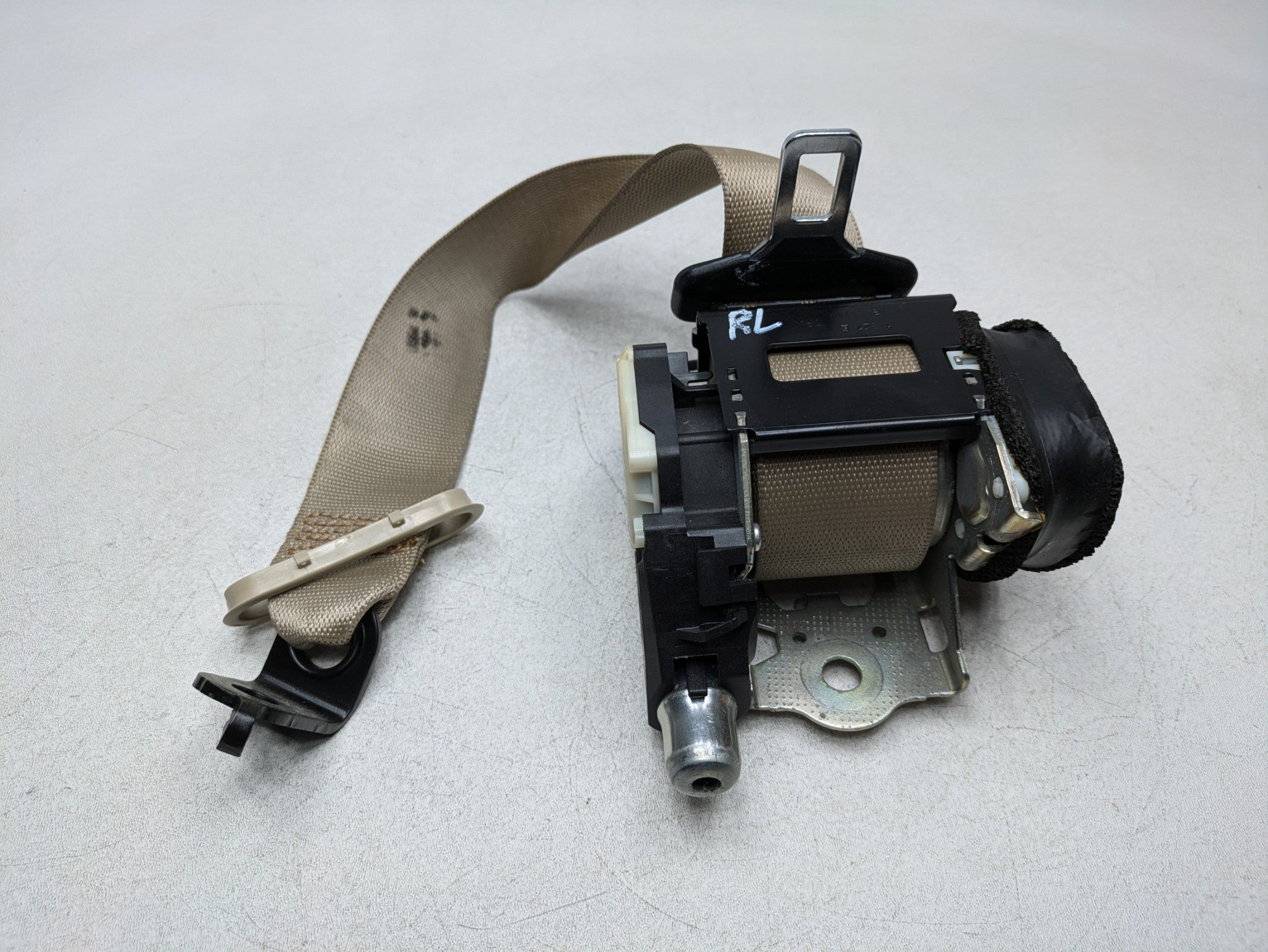 2012 - 2018 MERCEDES-BENZ CLS550 OEM SEAT BELT RETRACTOR REAR LEFT DRIVER SIDE