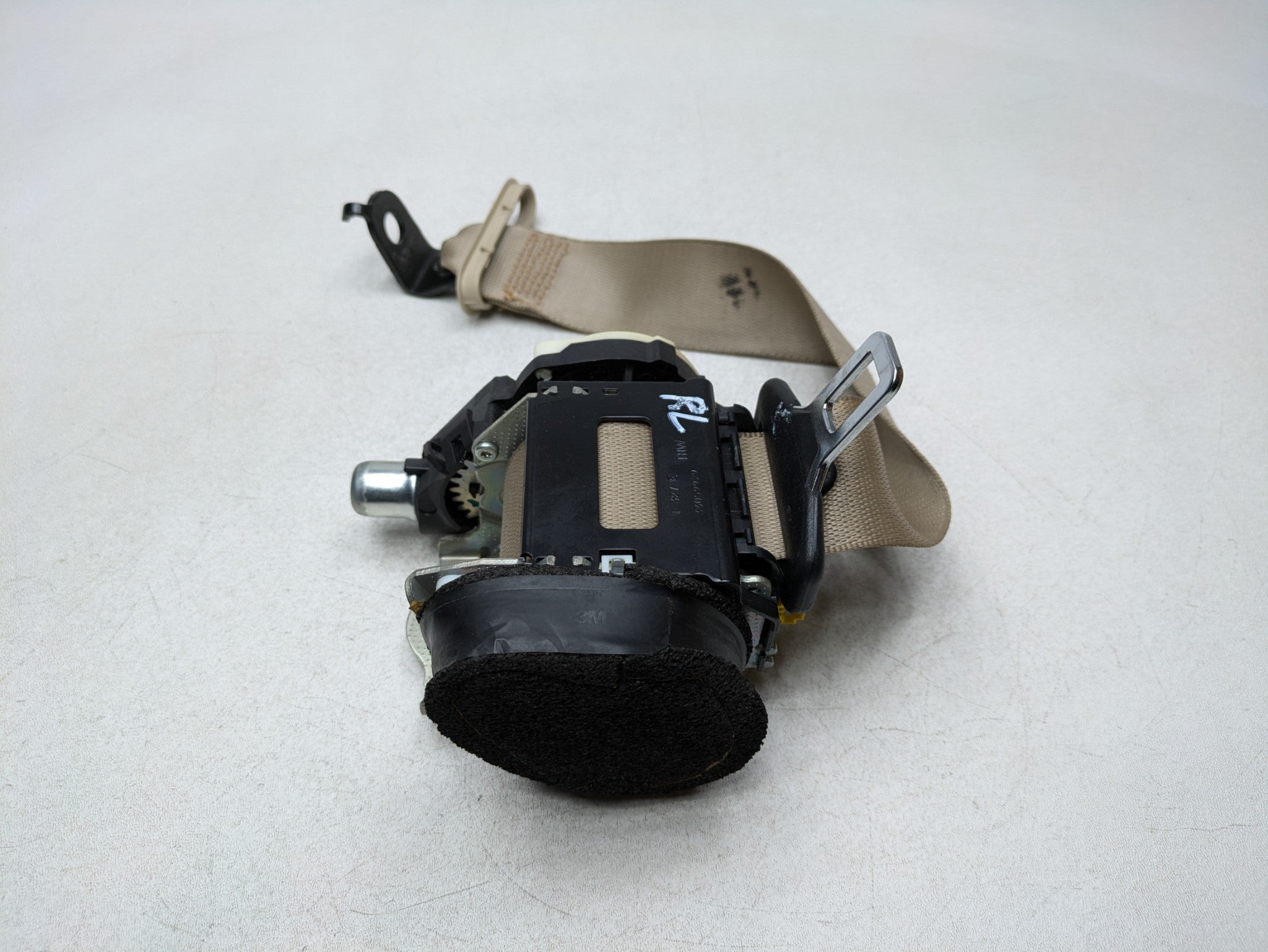 2012 - 2018 MERCEDES-BENZ CLS550 OEM SEAT BELT RETRACTOR REAR LEFT DRIVER SIDE