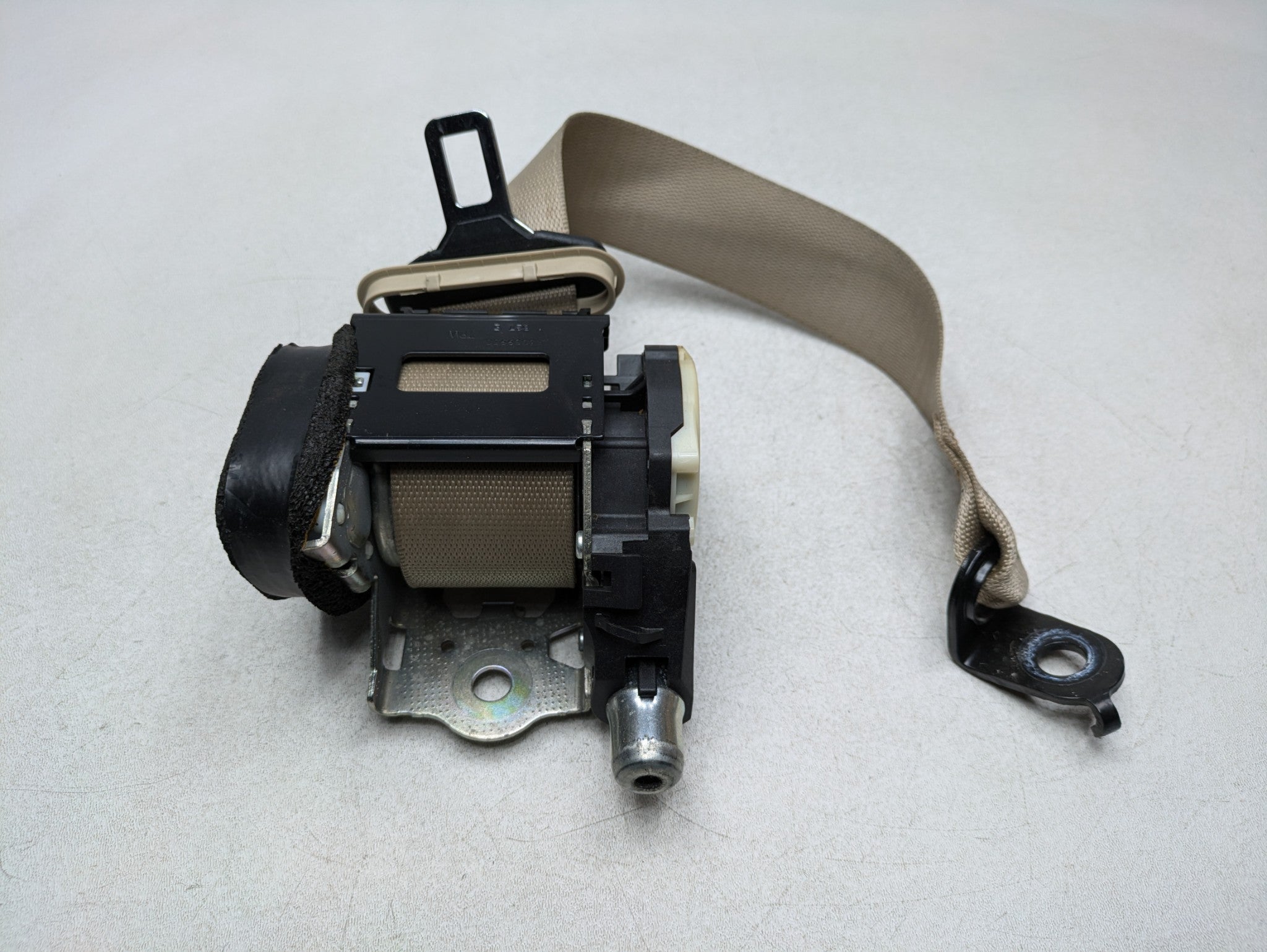 2012 - 2018 MERCEDES-BENZ CLS550 OEM SEAT BELT RETRACTOR REAR RIGHT SIDE BEIGE