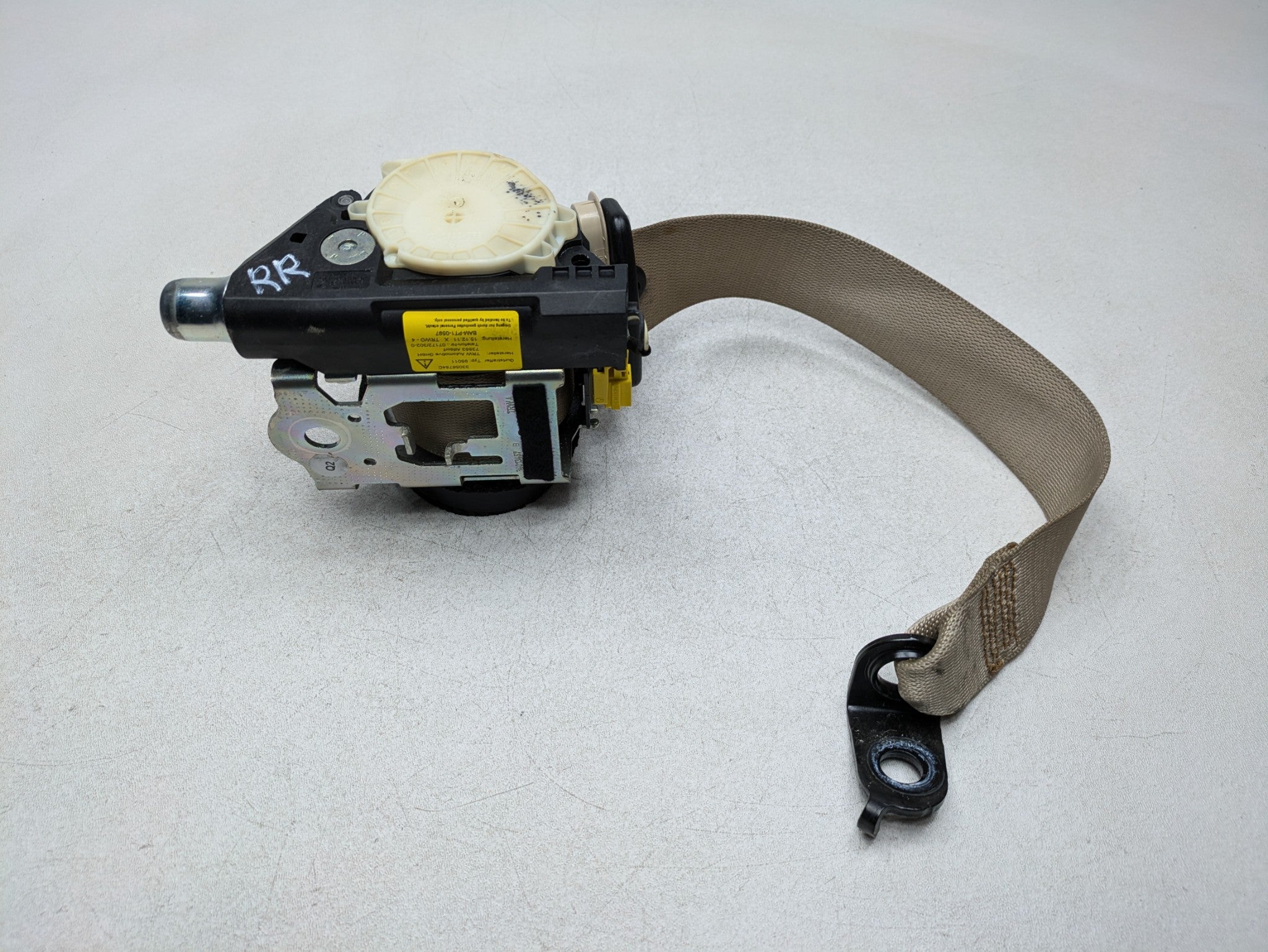 2012 - 2018 MERCEDES-BENZ CLS550 OEM SEAT BELT RETRACTOR REAR RIGHT SIDE BEIGE