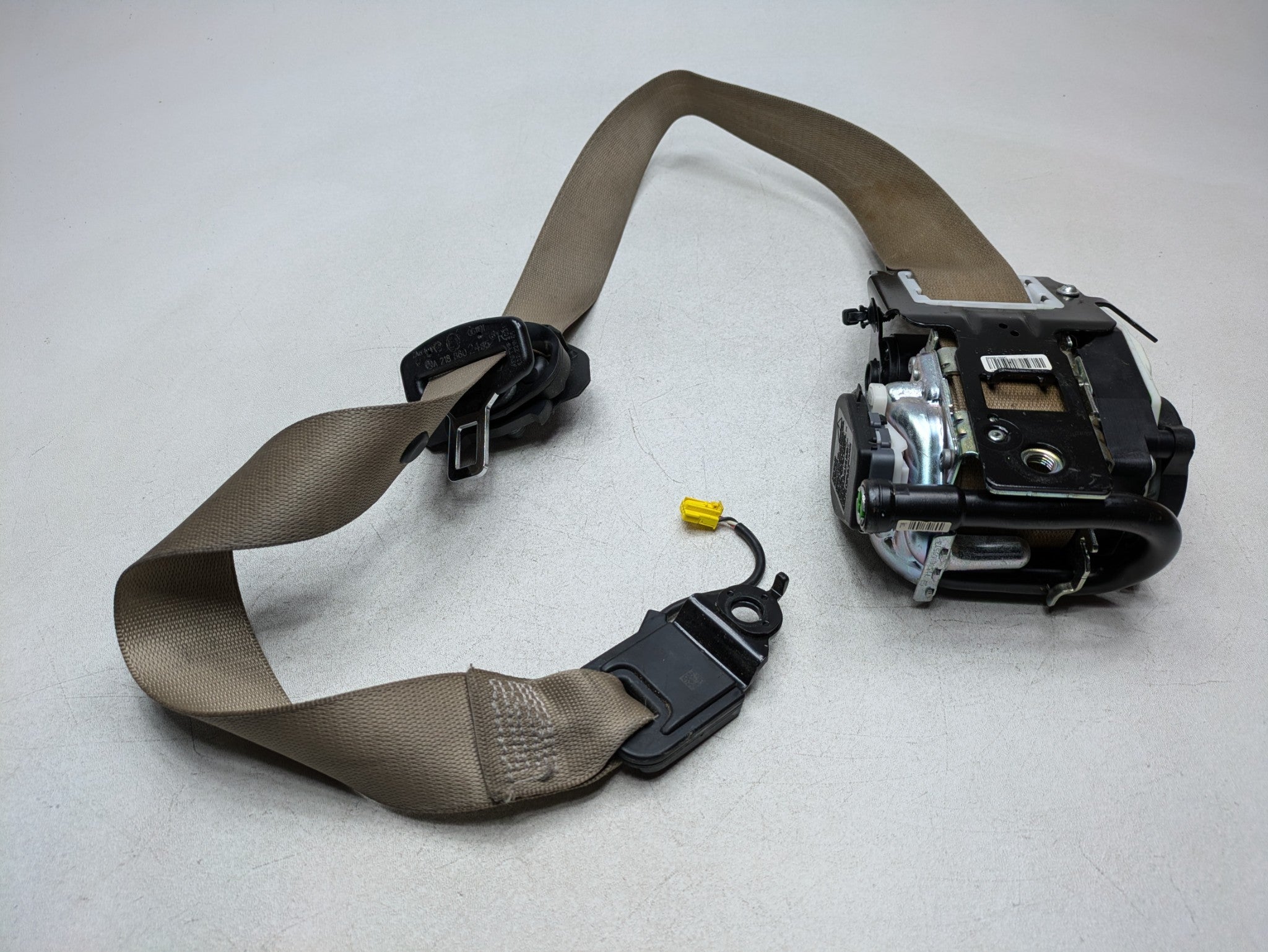 2012 - 2018 MERCEDES-BENZ CLS550 OEM SEAT BELT RETRACTOR FRONT RIGHT SIDE