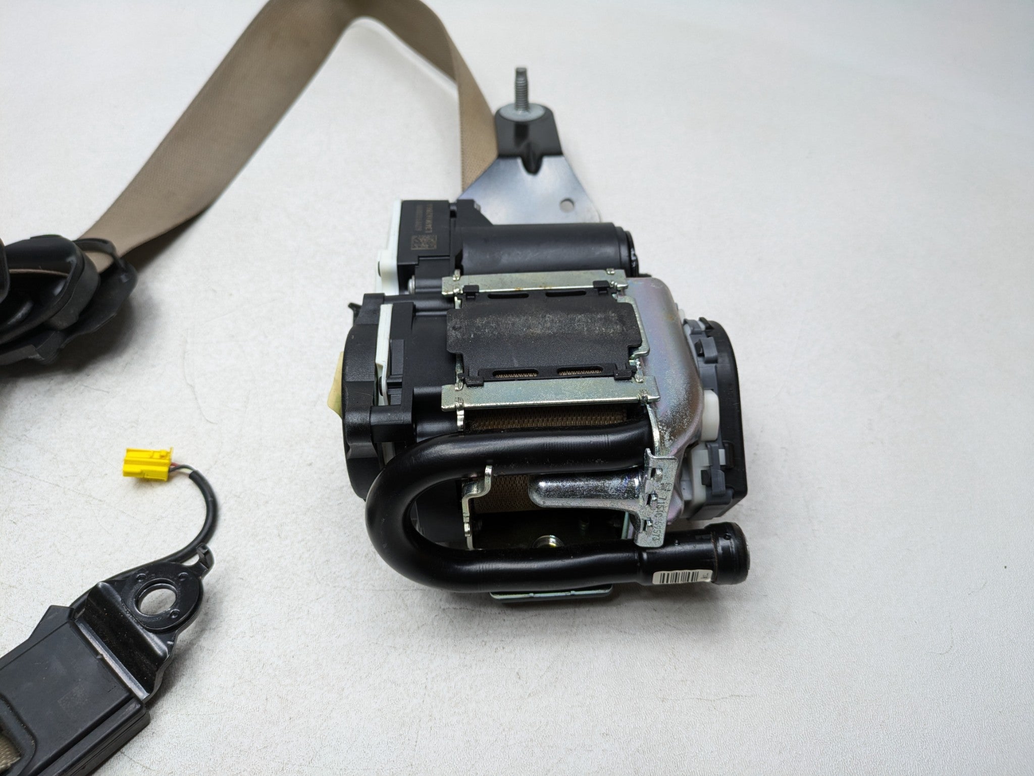 2012 - 2018 MERCEDES-BENZ CLS550 OEM SEAT BELT RETRACTOR FRONT RIGHT SIDE