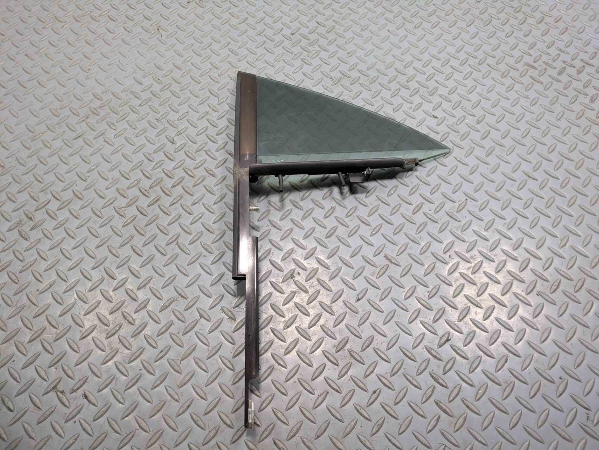 2012 - 2018 MERCEDES-BENZ CLS550 OEM VENT WINDOW GLASS REAR LEFT DRIVER SIDE