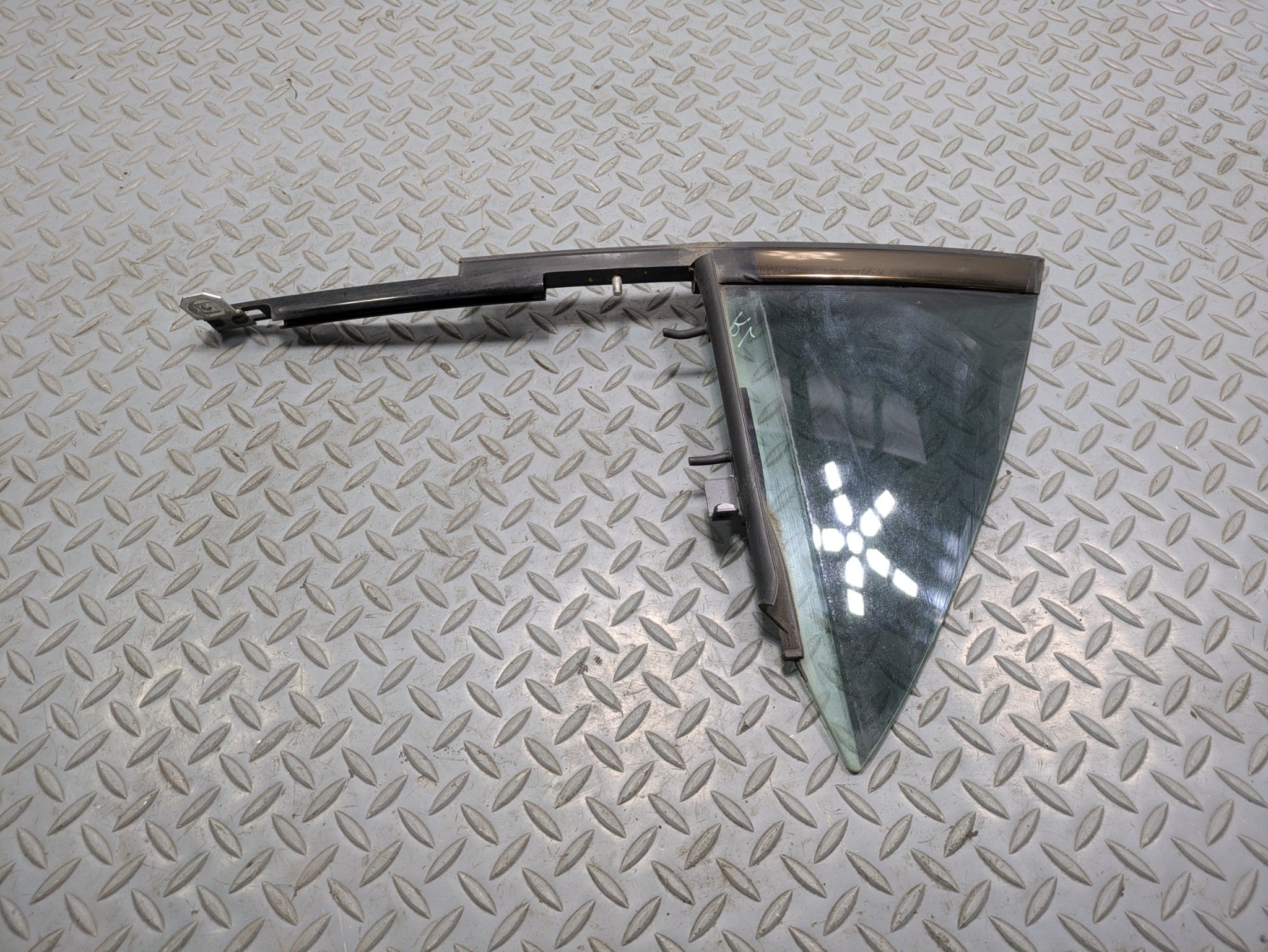 2012 - 2018 MERCEDES-BENZ CLS550 OEM VENT WINDOW GLASS REAR LEFT DRIVER SIDE