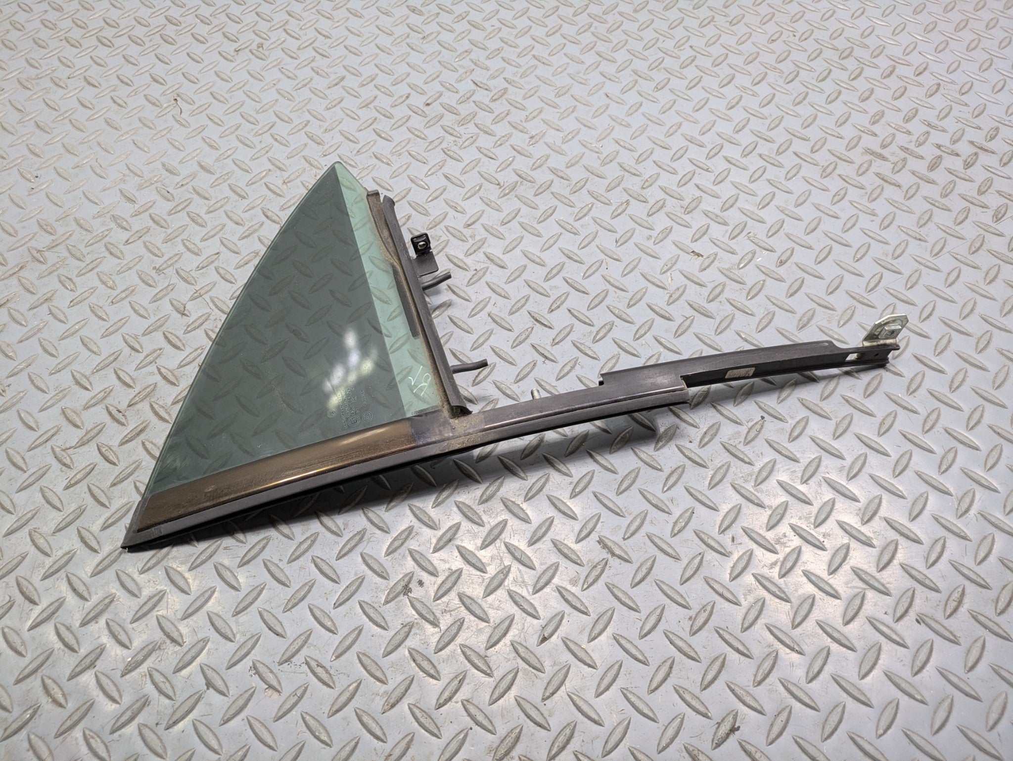 2012 - 2018 MERCEDES-BENZ CLS550 OEM VENT WINDOW GLASS REAR LEFT DRIVER SIDE