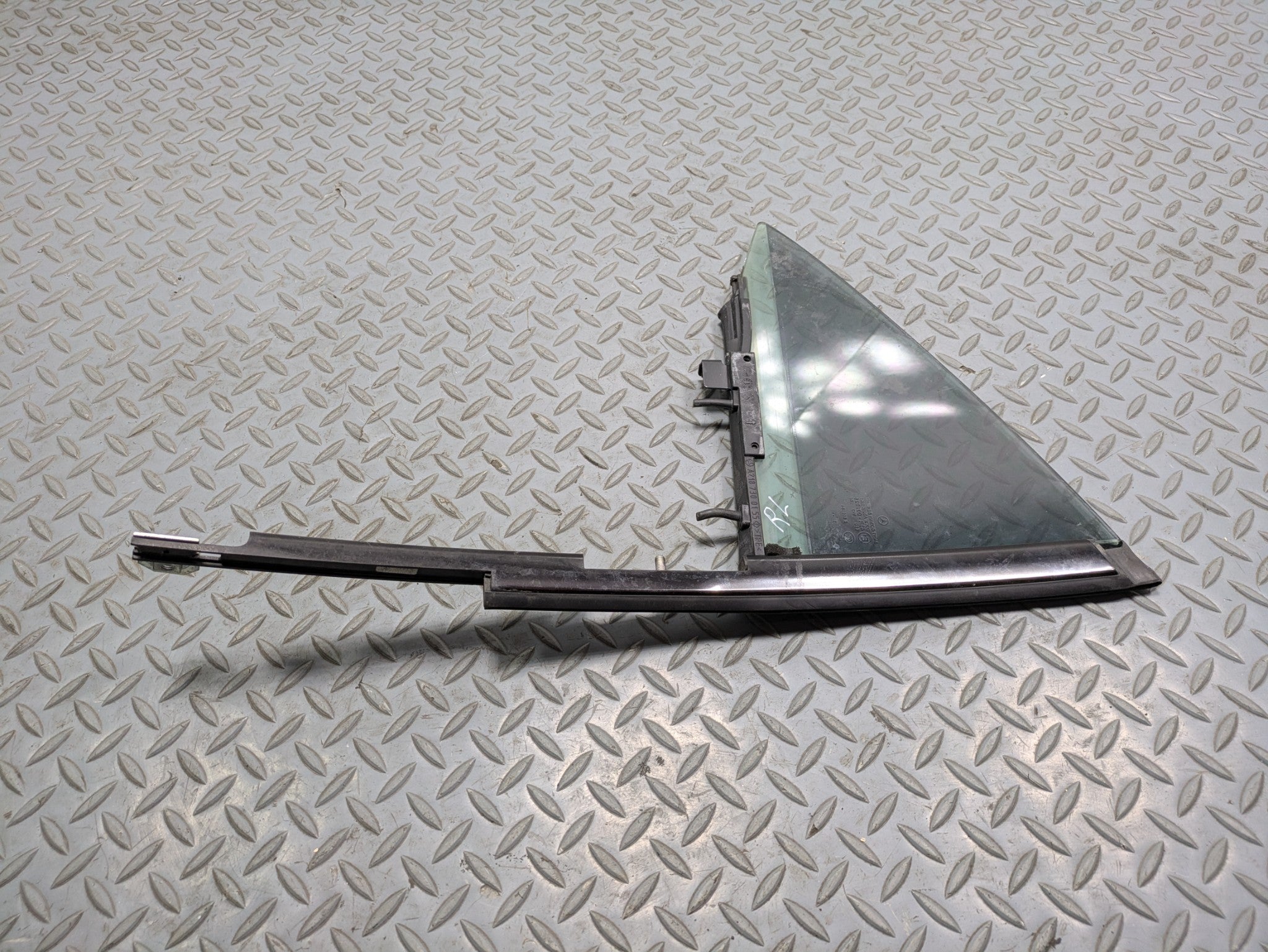 2012 - 2018 MERCEDES-BENZ CLS550 OEM VENT WINDOW GLASS REAR LEFT DRIVER SIDE