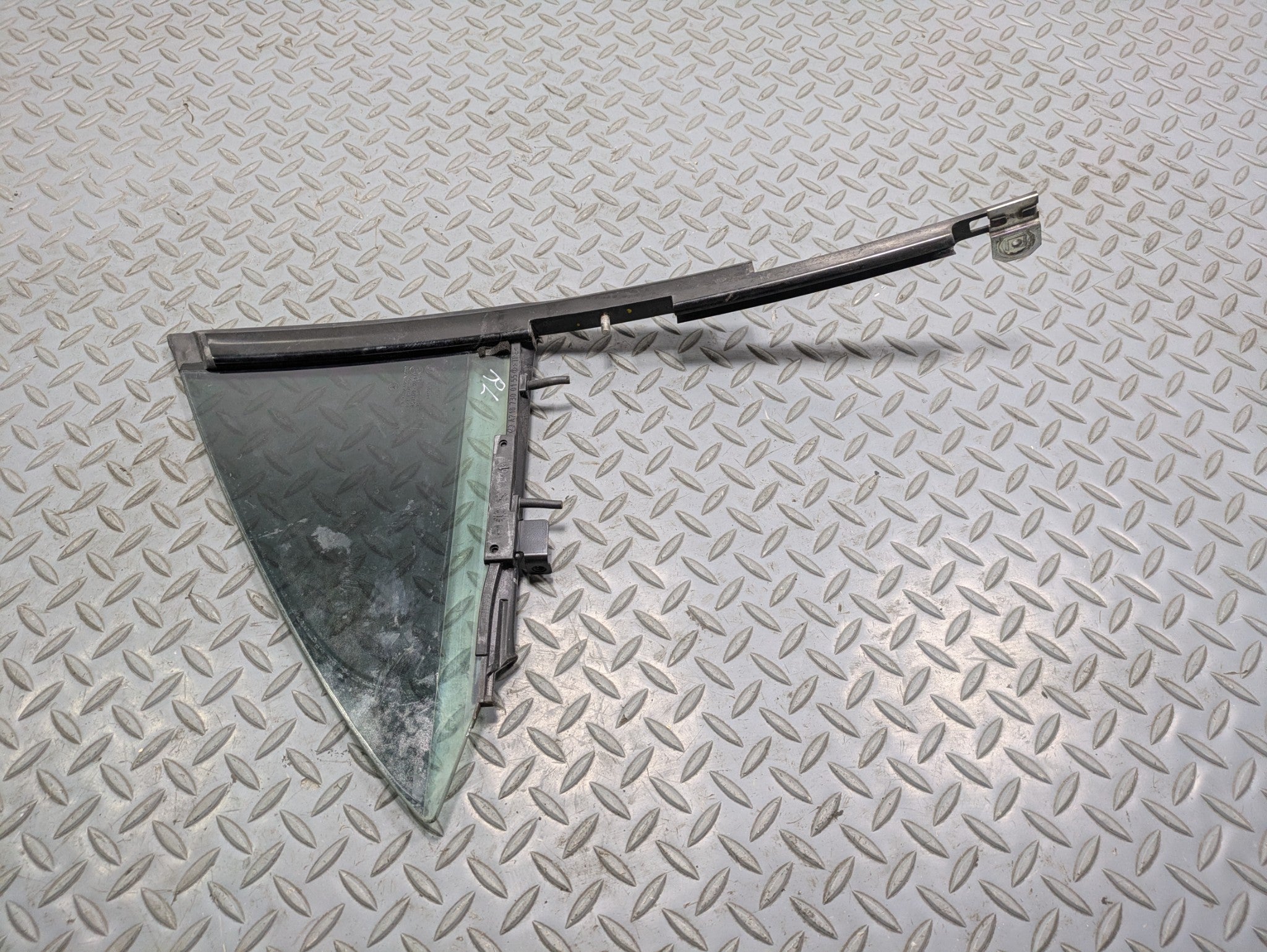 2012 - 2018 MERCEDES-BENZ CLS550 OEM VENT WINDOW GLASS REAR LEFT DRIVER SIDE