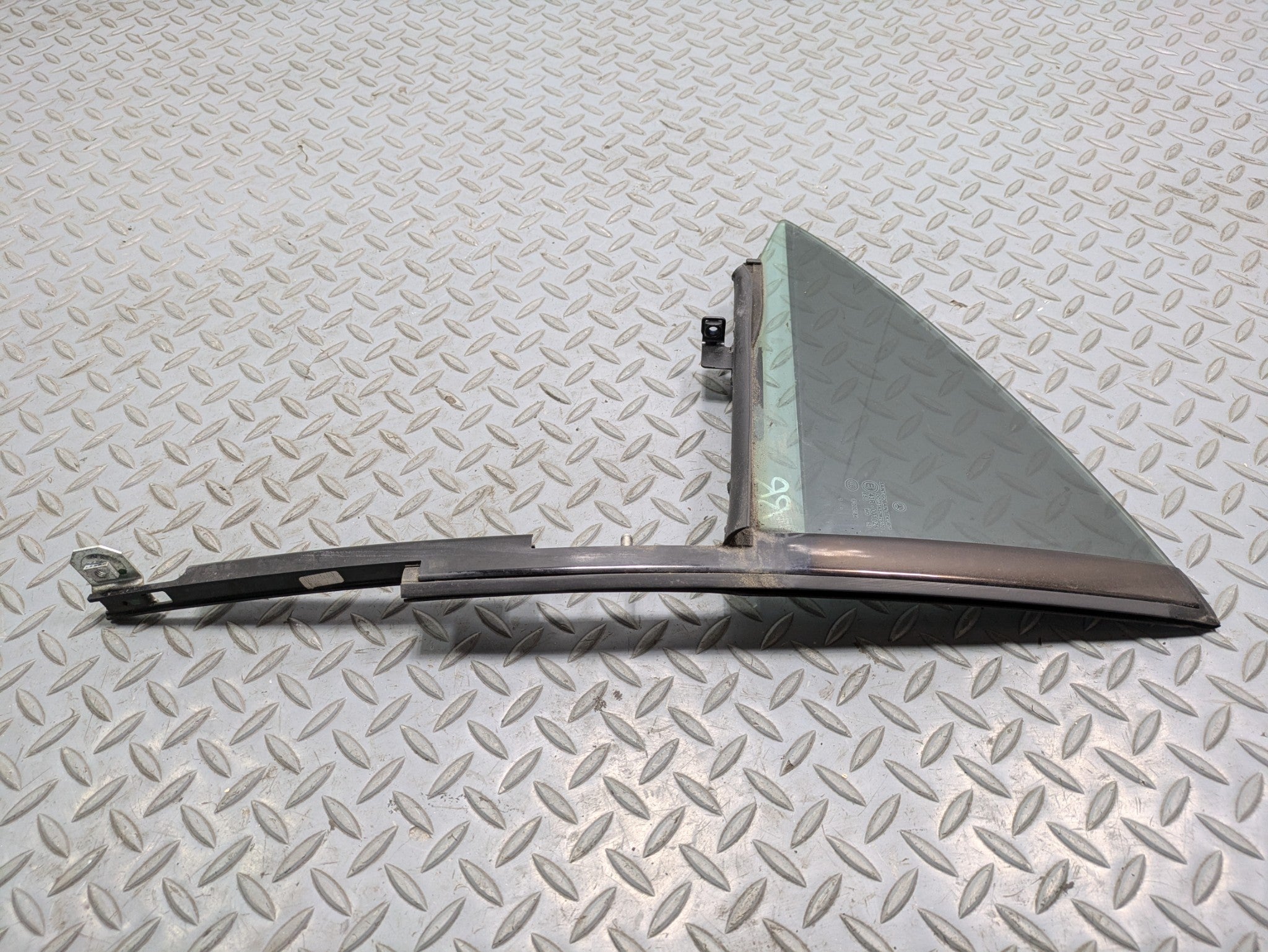 2012 - 2018 MERCEDES-BENZ CLS550 OEM VENT WINDOW GLASS REAR RIGHT PASSENGER SIDE