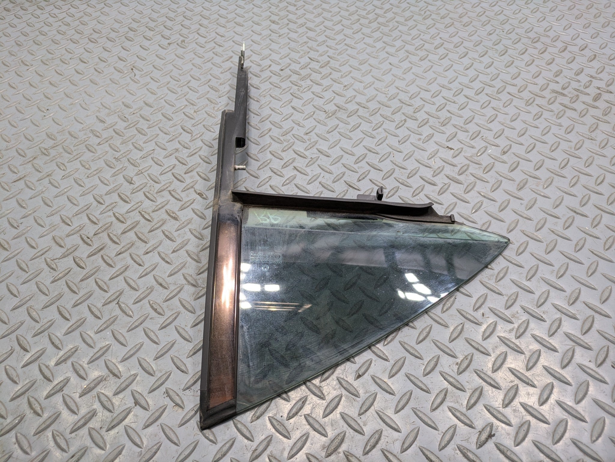 2012 - 2018 MERCEDES-BENZ CLS550 OEM VENT WINDOW GLASS REAR RIGHT PASSENGER SIDE