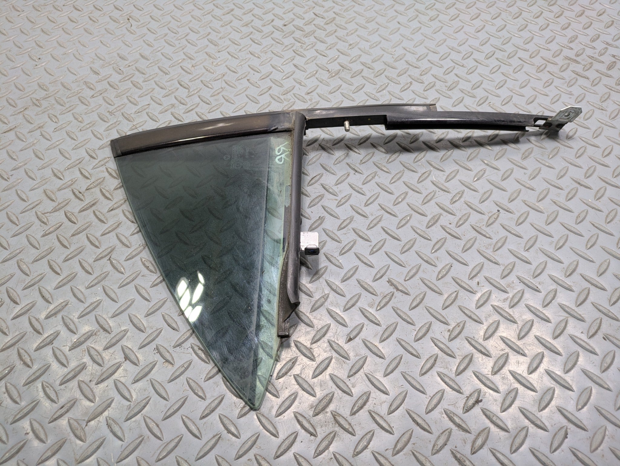2012 - 2018 MERCEDES-BENZ CLS550 OEM VENT WINDOW GLASS REAR RIGHT PASSENGER SIDE