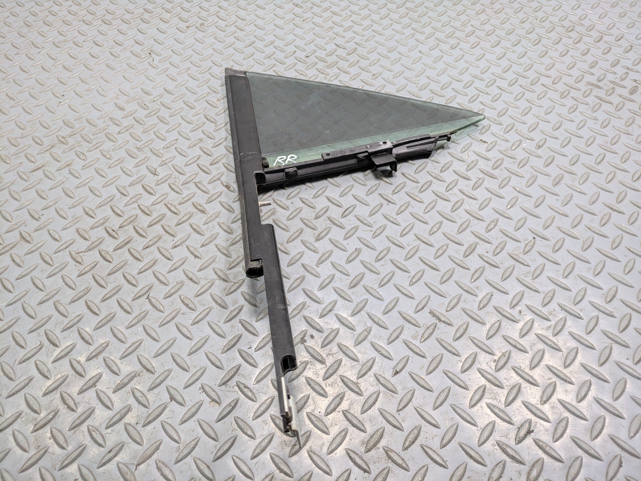 2012 - 2018 MERCEDES-BENZ CLS550 OEM VENT WINDOW GLASS REAR RIGHT PASSENGER SIDE