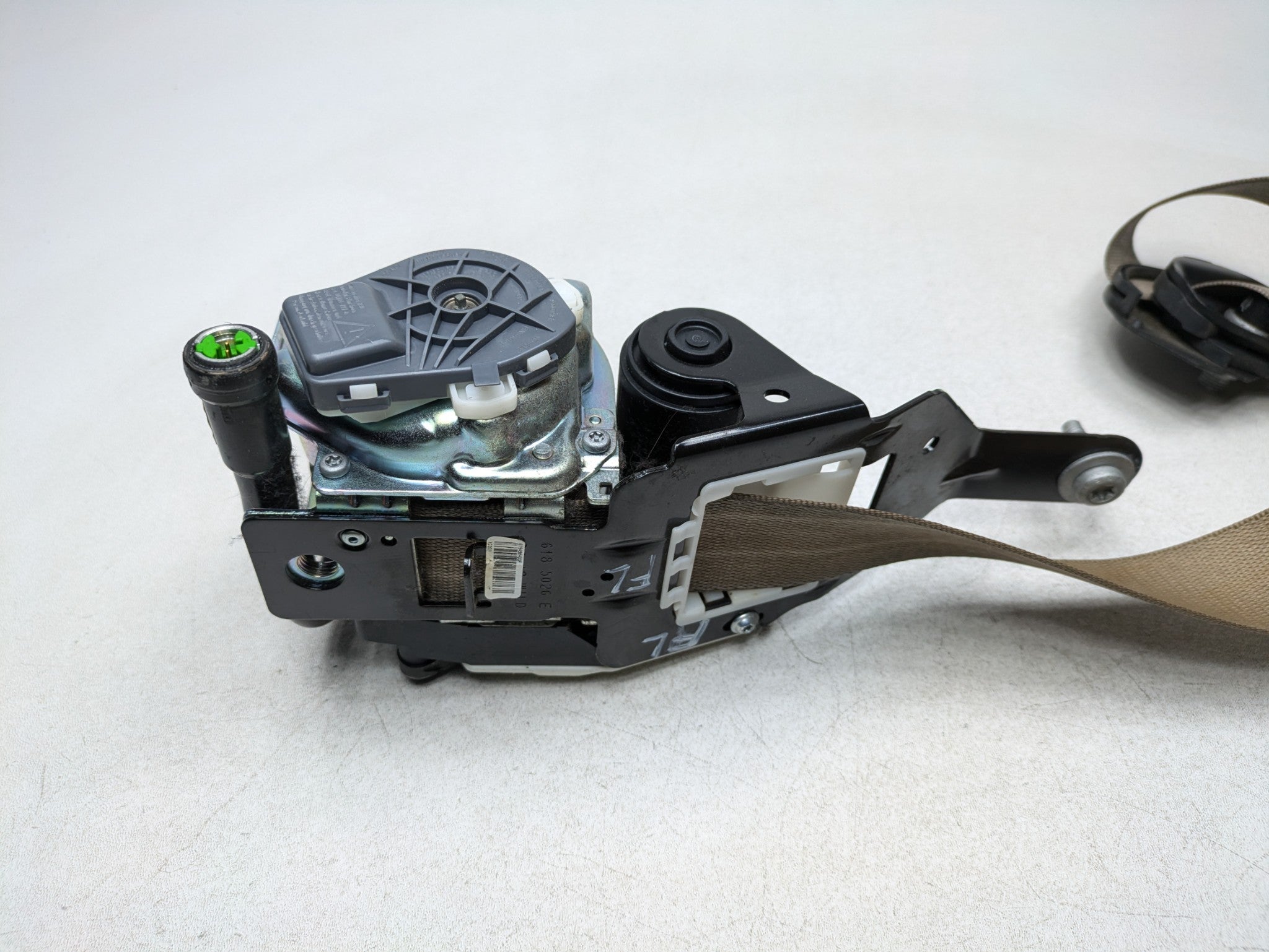 2012 - 2018 MERCEDES-BENZ CLS550 OEM SEAT BELT RETRACTOR FRONT LEFT DRIVER SIDE