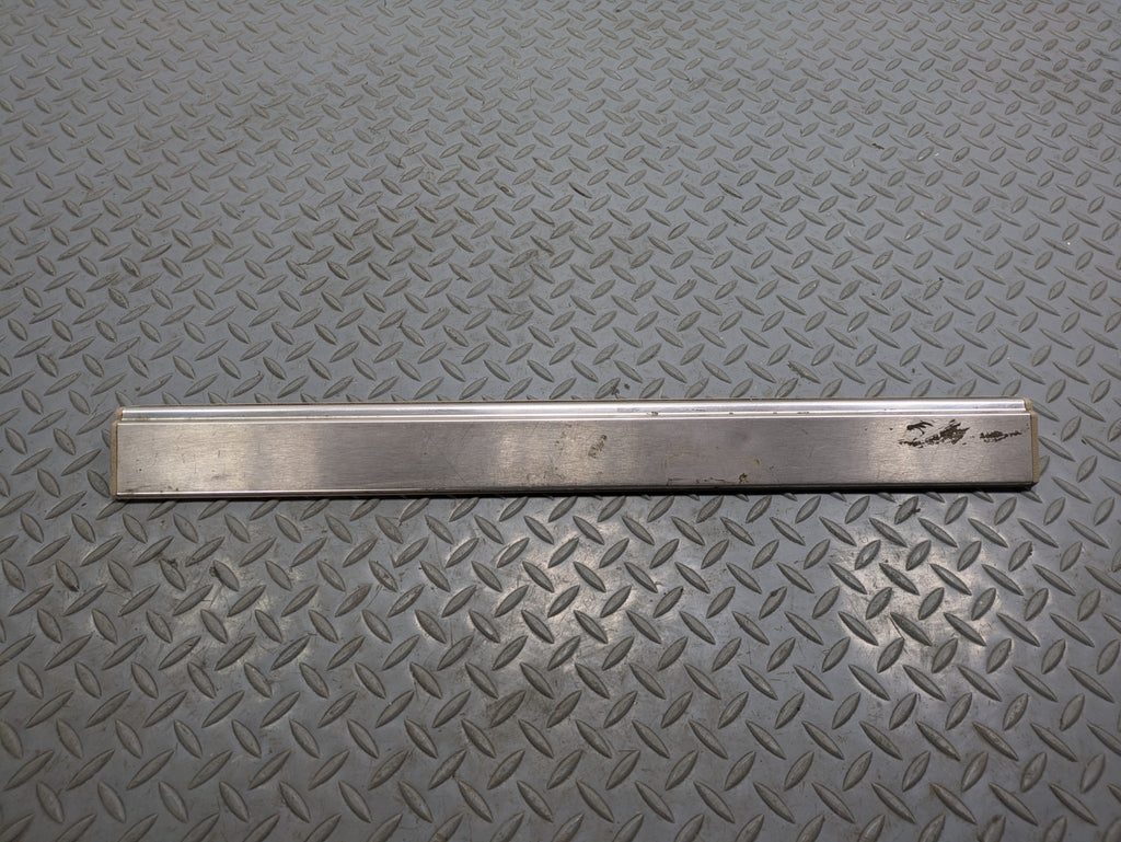2012 - 2018 MERCEDES-BENZ CLS550 OEM DOOR SCUFF SILL STEP PLATE FRONT RIGHT SIDE