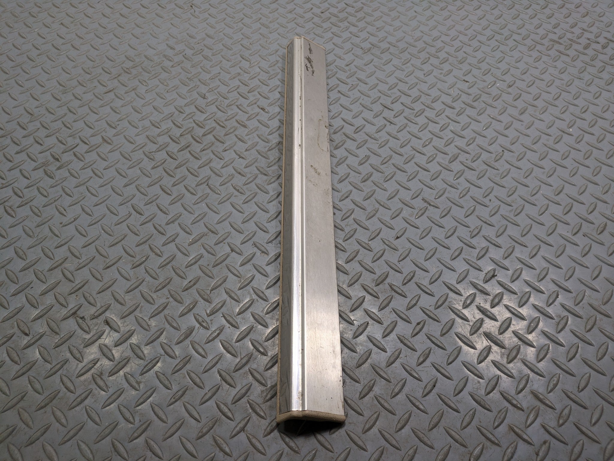 2012 - 2018 MERCEDES-BENZ CLS550 OEM DOOR SCUFF SILL STEP PLATE FRONT RIGHT SIDE