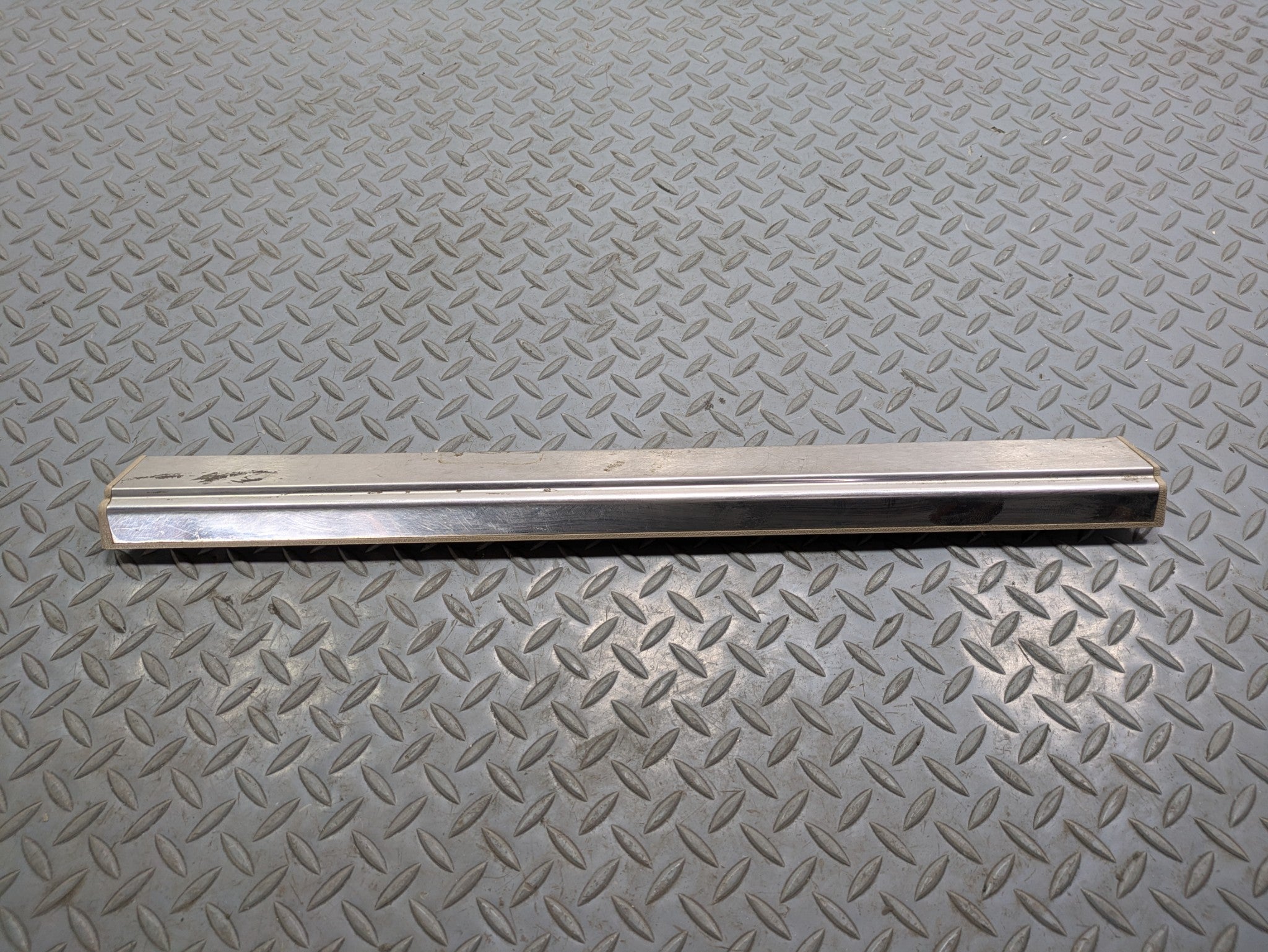 2012 - 2018 MERCEDES-BENZ CLS550 OEM DOOR SCUFF SILL STEP PLATE FRONT RIGHT SIDE