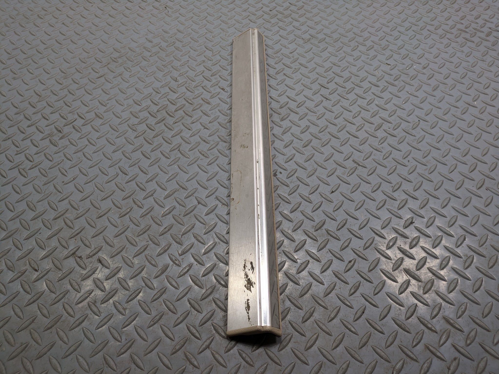 2012 - 2018 MERCEDES-BENZ CLS550 OEM DOOR SCUFF SILL STEP PLATE FRONT RIGHT SIDE