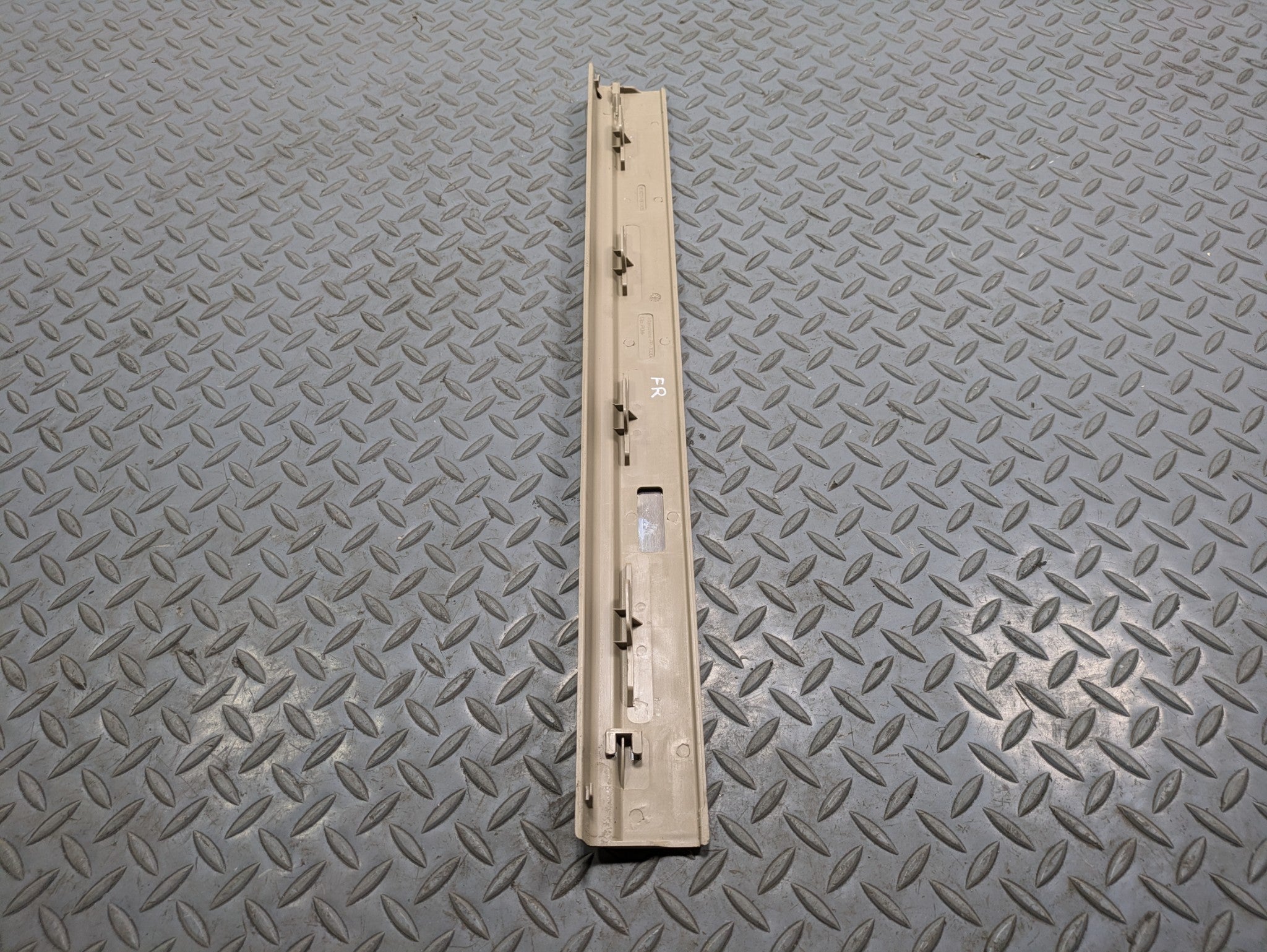 2012 - 2018 MERCEDES-BENZ CLS550 OEM DOOR SCUFF SILL STEP PLATE FRONT RIGHT SIDE