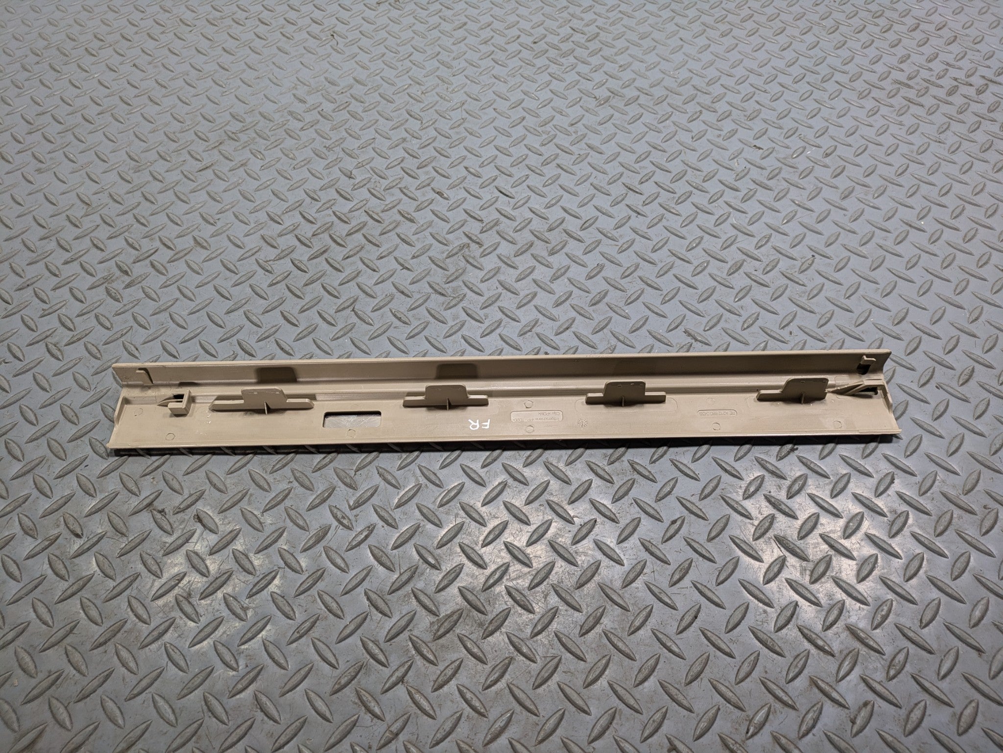 2012 - 2018 MERCEDES-BENZ CLS550 OEM DOOR SCUFF SILL STEP PLATE FRONT RIGHT SIDE