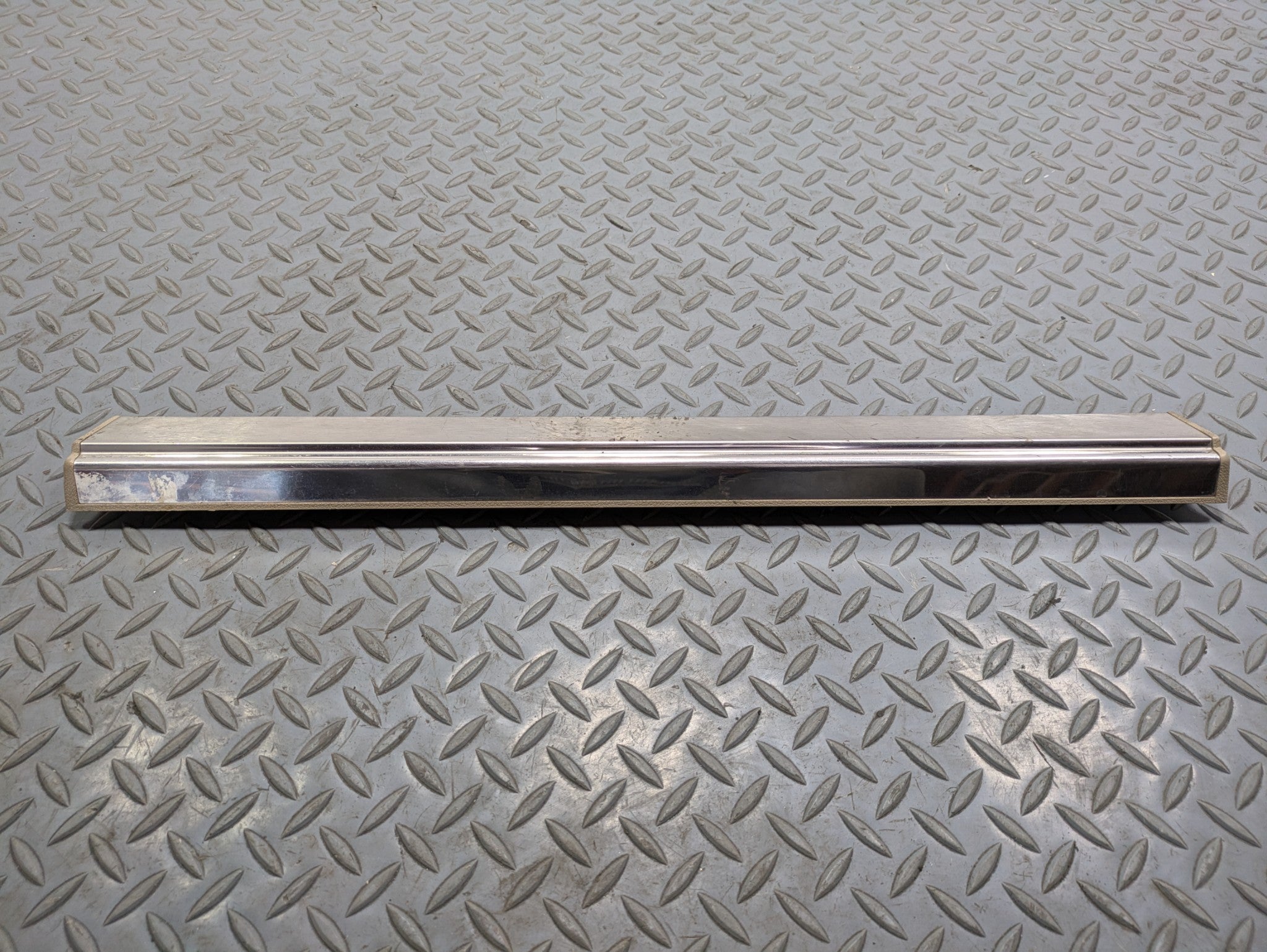 2012 - 2018 MERCEDES-BENZ CLS550 OEM DOOR SCUFF SILL STEP PLATE FRONT LEFT SIDE