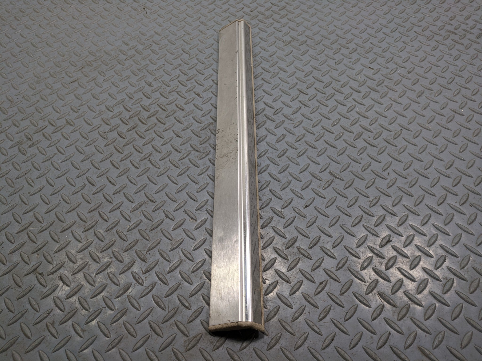 2012 - 2018 MERCEDES-BENZ CLS550 OEM DOOR SCUFF SILL STEP PLATE FRONT LEFT SIDE