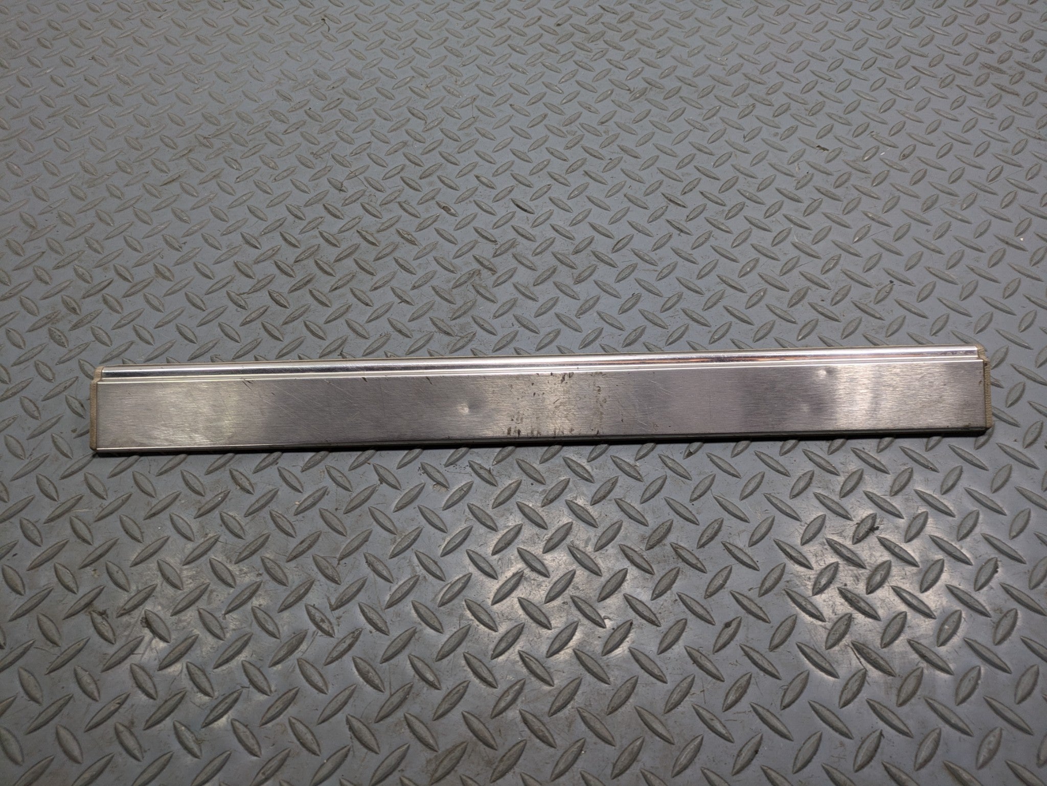 2012 - 2018 MERCEDES-BENZ CLS550 OEM DOOR SCUFF SILL STEP PLATE FRONT LEFT SIDE