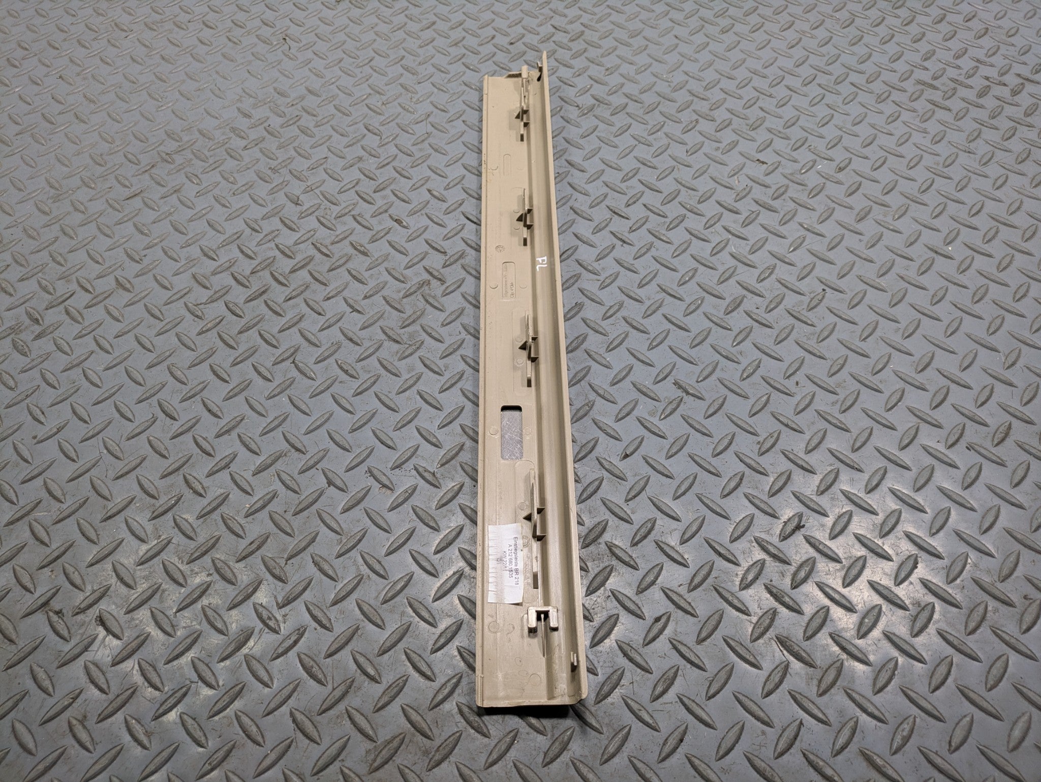 2012 - 2018 MERCEDES-BENZ CLS550 OEM DOOR SCUFF SILL STEP PLATE FRONT LEFT SIDE