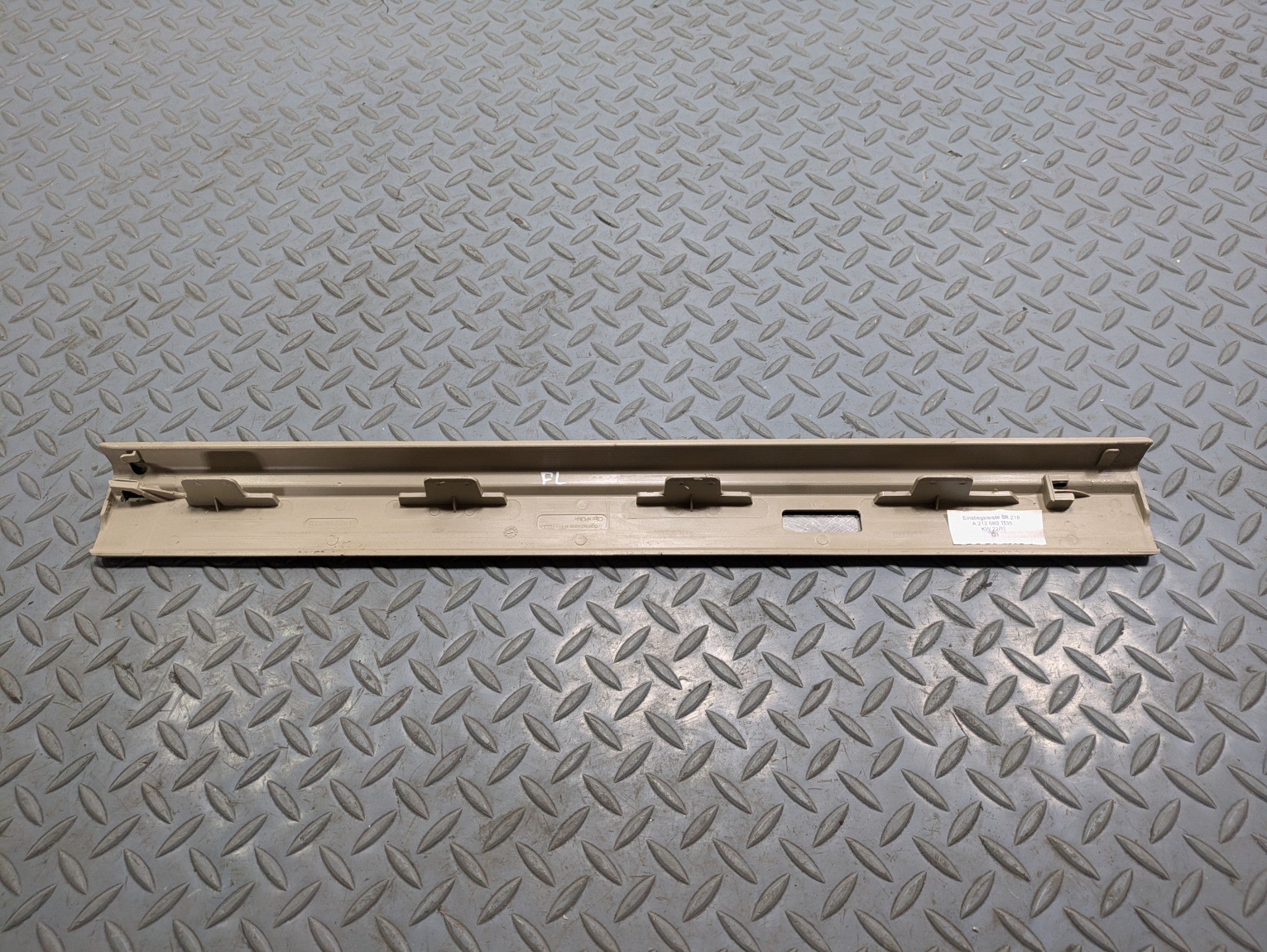 2012 - 2018 MERCEDES-BENZ CLS550 OEM DOOR SCUFF SILL STEP PLATE FRONT LEFT SIDE