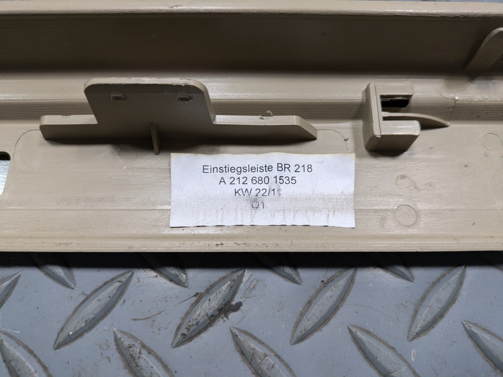 2012 - 2018 MERCEDES-BENZ CLS550 OEM DOOR SCUFF SILL STEP PLATE FRONT LEFT SIDE