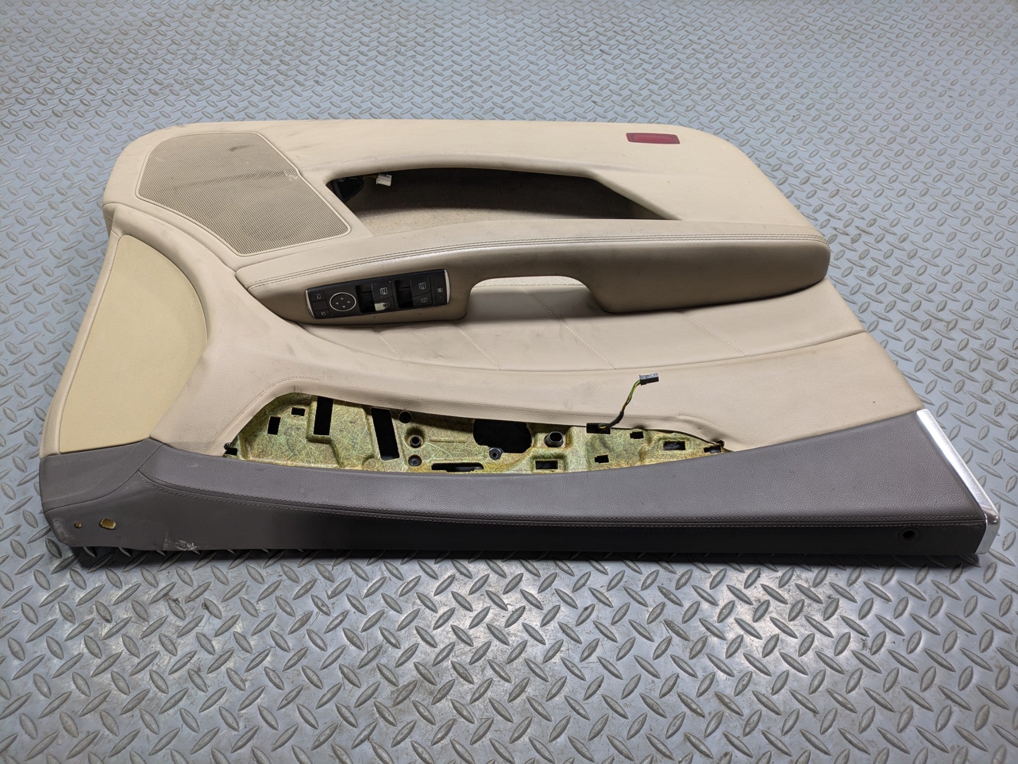 2012 - 2018 MERCEDES-BENZ CLS550 OEM INTERIOR DOOR TRIM PANEL FRONT LEFT SIDE
