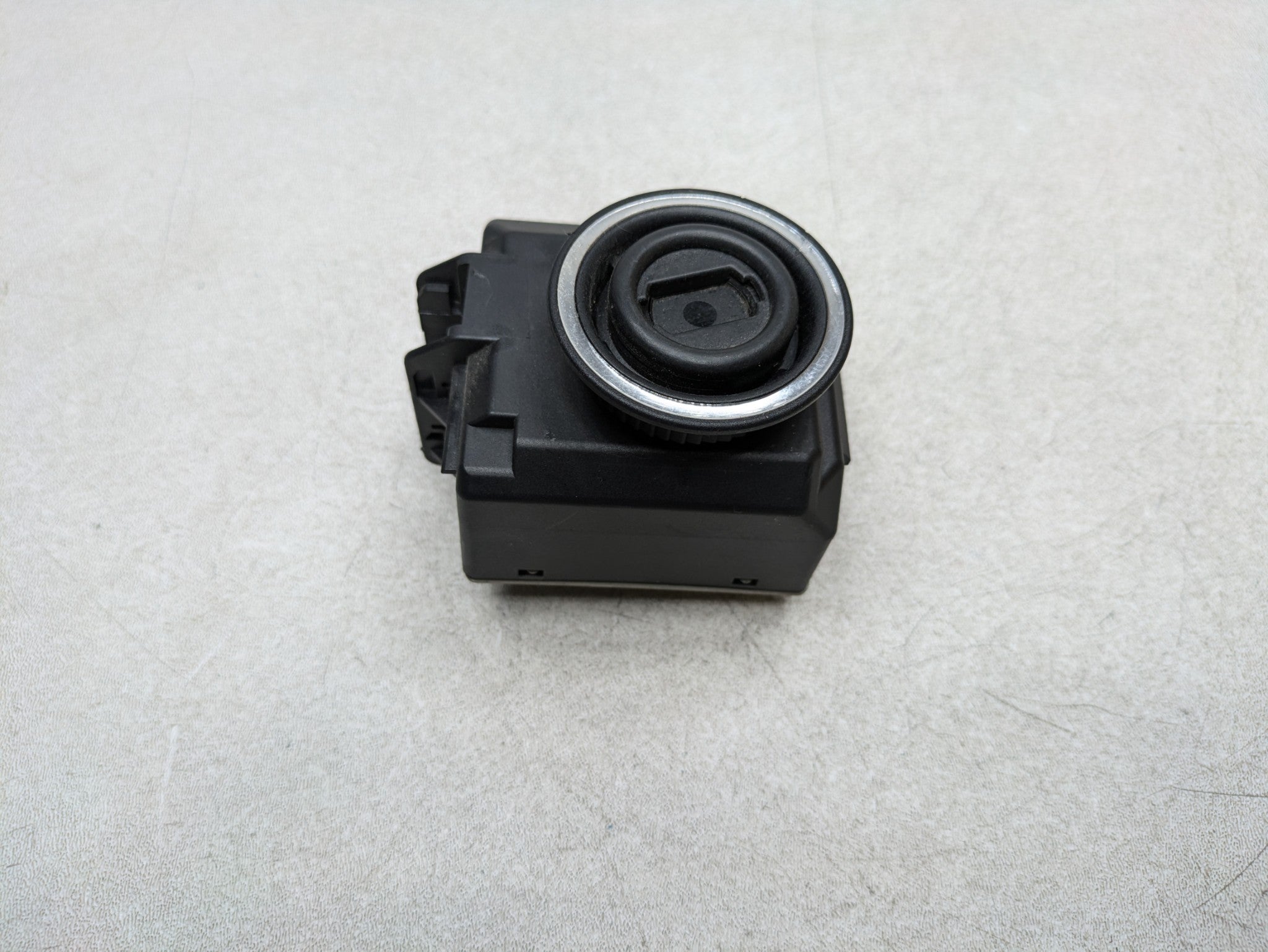 2012 - 2018 MERCEDES-BENZ CLS550 OEM IGNITION SWITCH CONTROL MODULE WITHOUT KEY