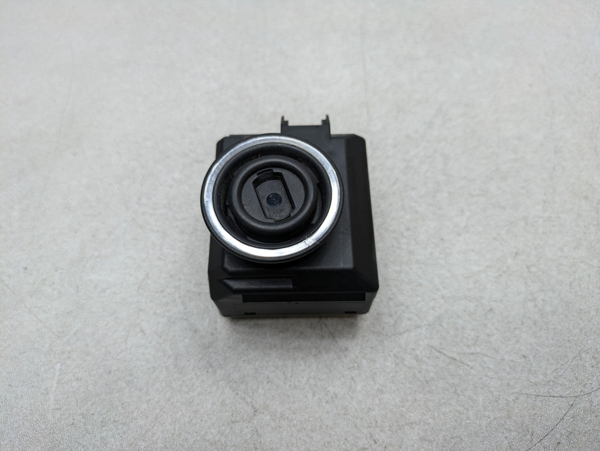 2012 - 2018 MERCEDES-BENZ CLS550 OEM IGNITION SWITCH CONTROL MODULE WITHOUT KEY