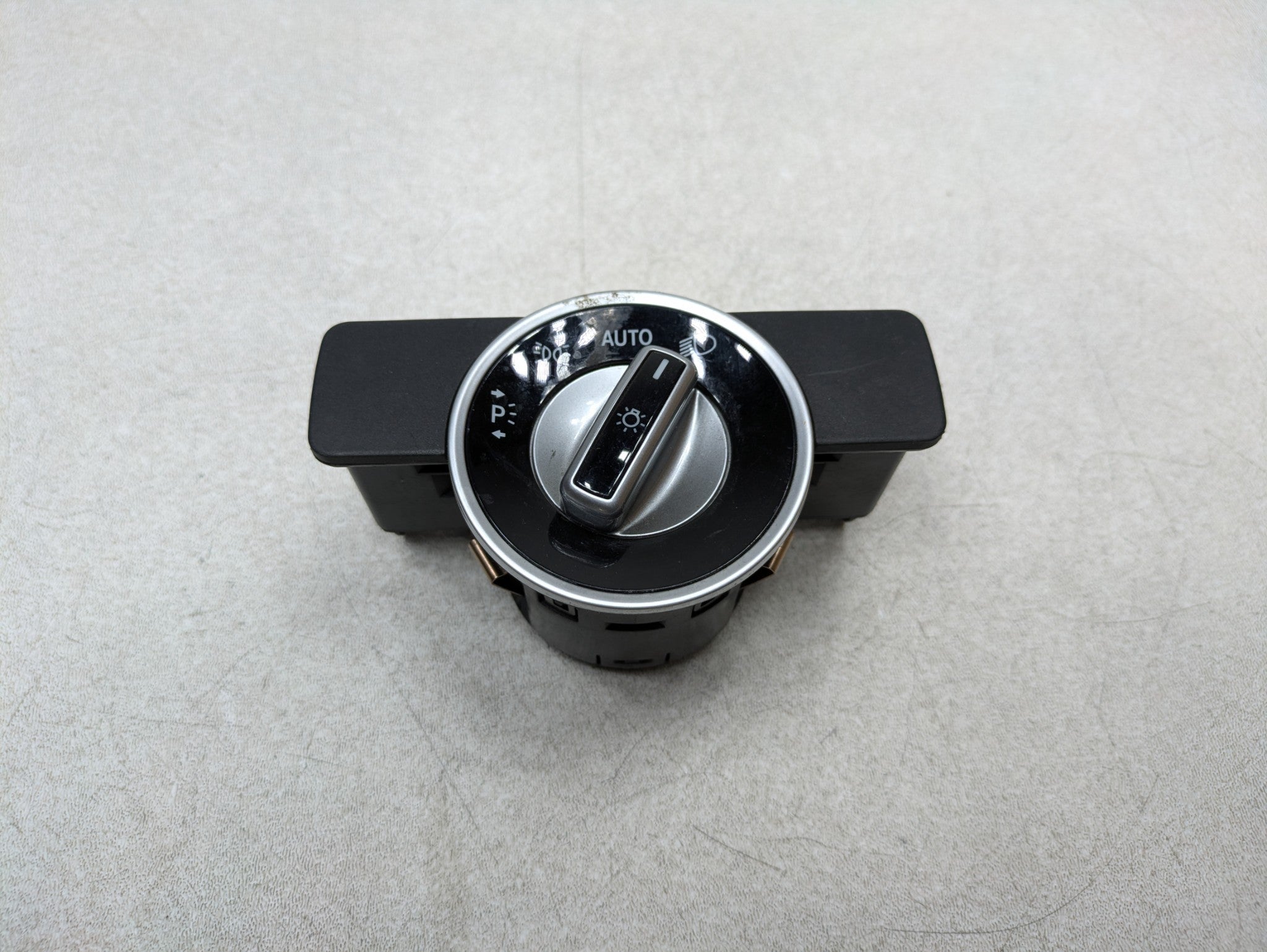 2012 - 2018 MERCEDES-BENZ CLS550 OEM DASHBOARD HEADLIGHT CONTROL SWITCH PANEL