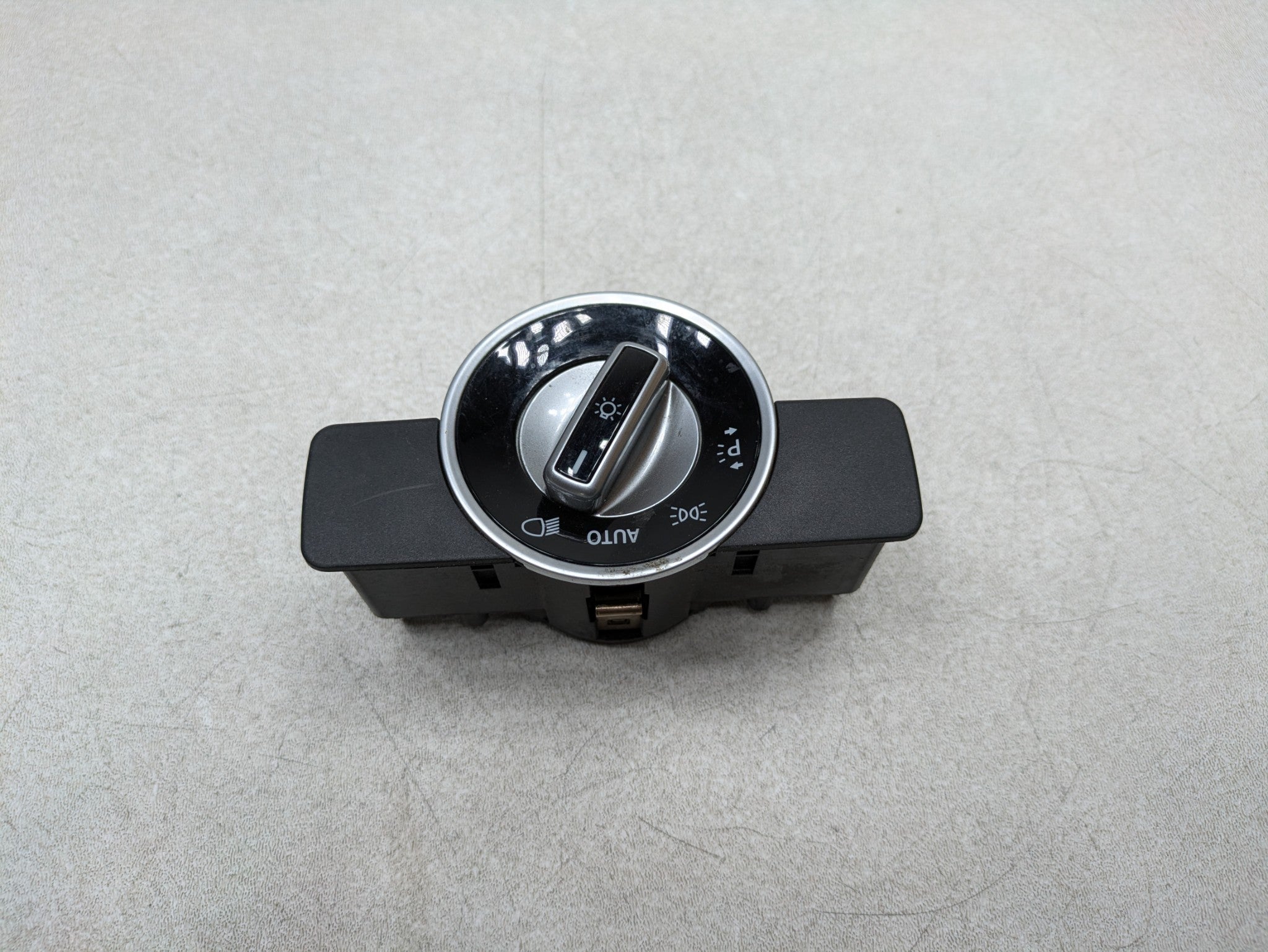 2012 - 2018 MERCEDES-BENZ CLS550 OEM DASHBOARD HEADLIGHT CONTROL SWITCH PANEL