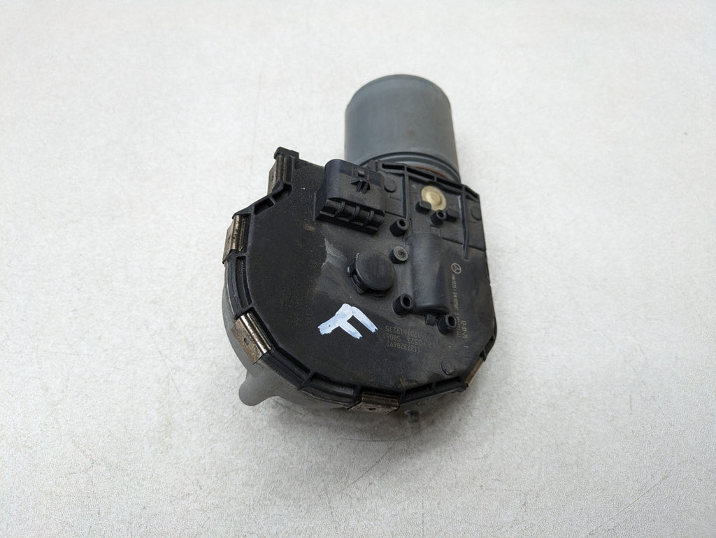 2012 - 2018 MERCEDES-BENZ CLS550 OEM WINDSHIELD WIPER MOTOR ASSEMBLY FRONT