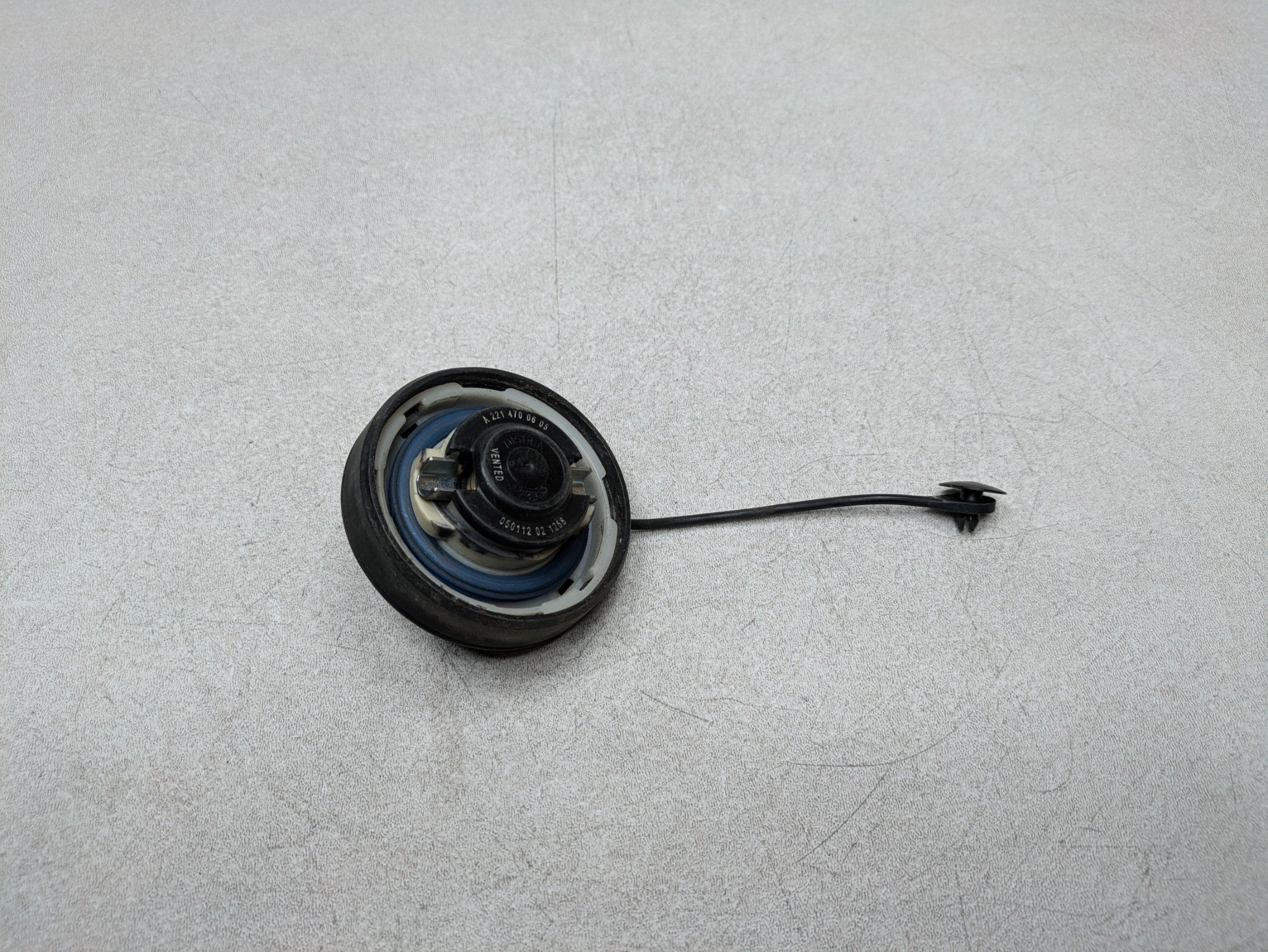 2012 - 2018 MERCEDES-BENZ CLS550 OEM FUEL GAS TANK FILLER CAP PLASTIC BLACK