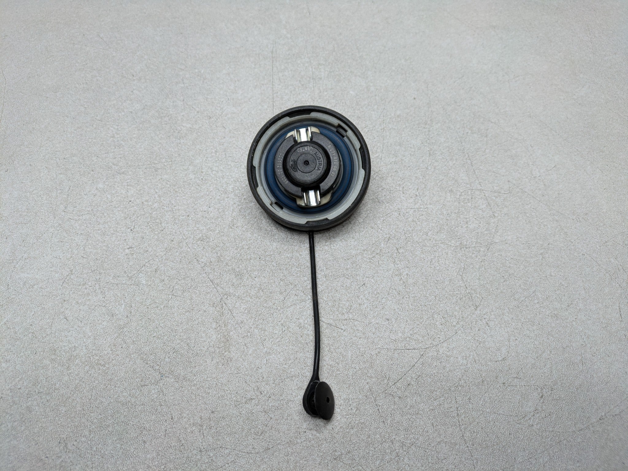 2012 - 2018 MERCEDES-BENZ CLS550 OEM FUEL GAS TANK FILLER CAP PLASTIC BLACK