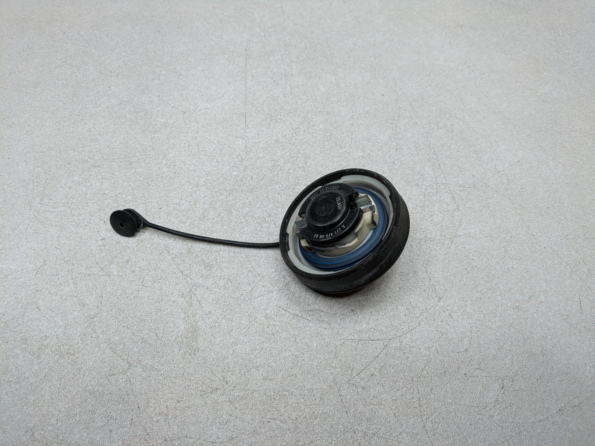 2012 - 2018 MERCEDES-BENZ CLS550 OEM FUEL GAS TANK FILLER CAP PLASTIC BLACK
