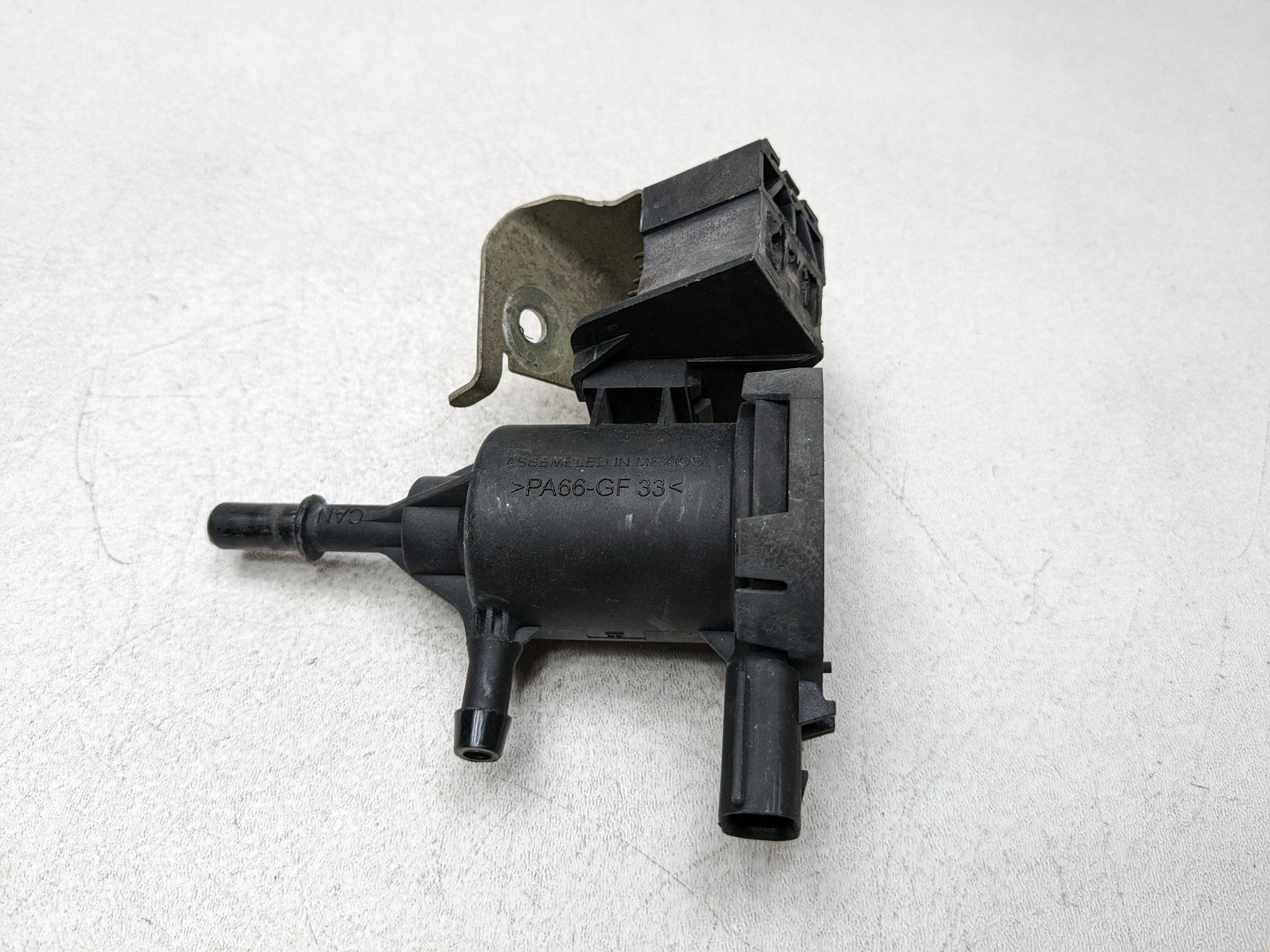 2012 - 2018 MERCEDES-BENZ CLS550 OEM FUEL EMISSION SYSTEM PURGE CONTROL VALVE