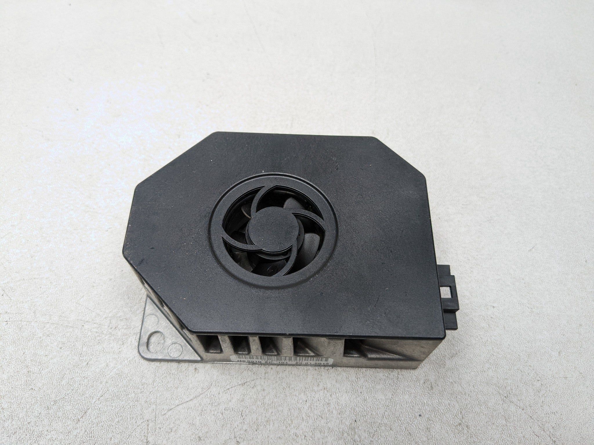 2012 - 2018 MERCEDES-BENZ CLS550 OEM HARMAN BECKER SUBWOOFER AMPLIFIER MODULE