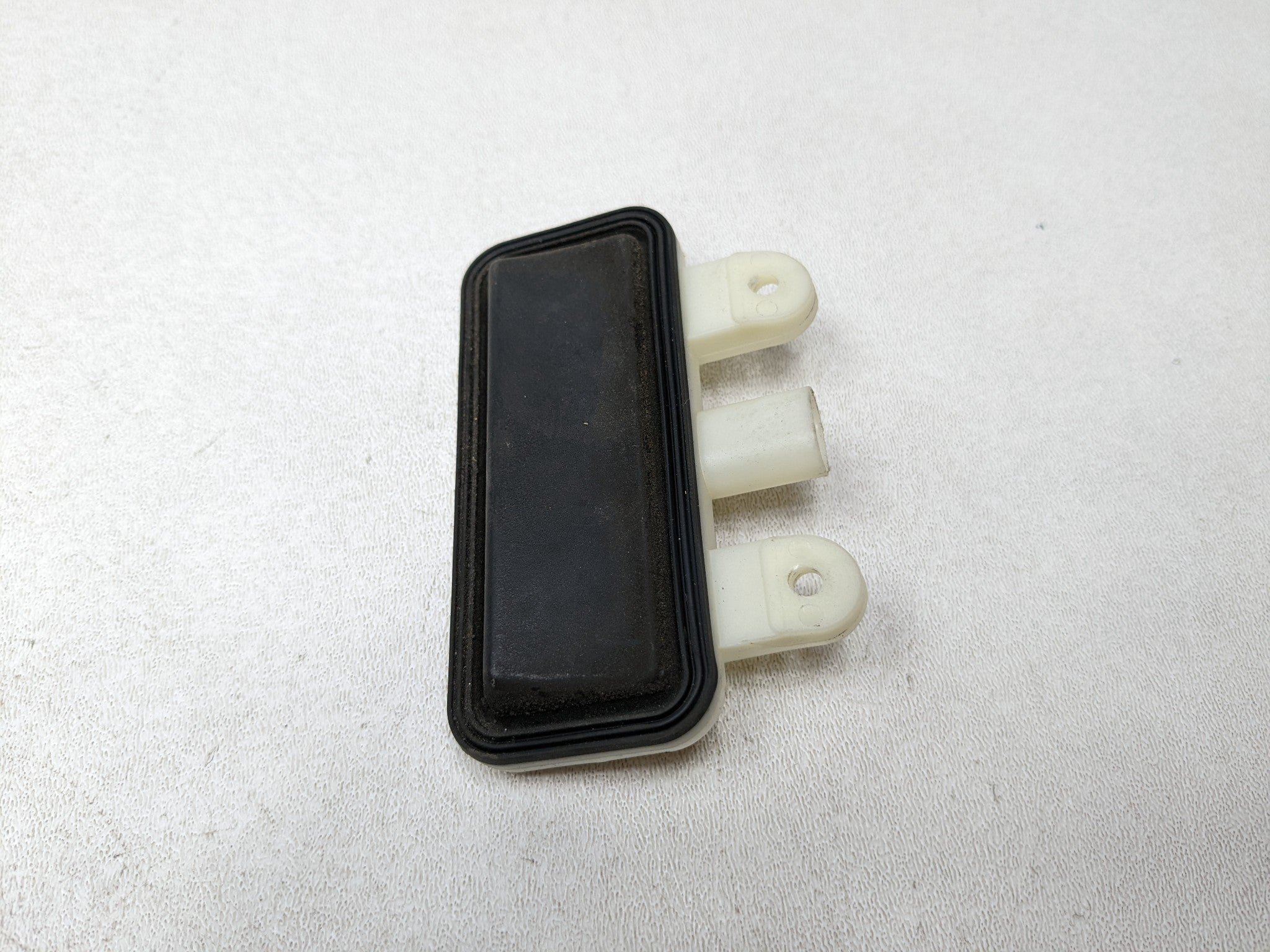 2012 - 2018 MERCEDES-BENZ CLS550 OEM TRUNK LID OPEN RELEASE HANDLE SWITCH