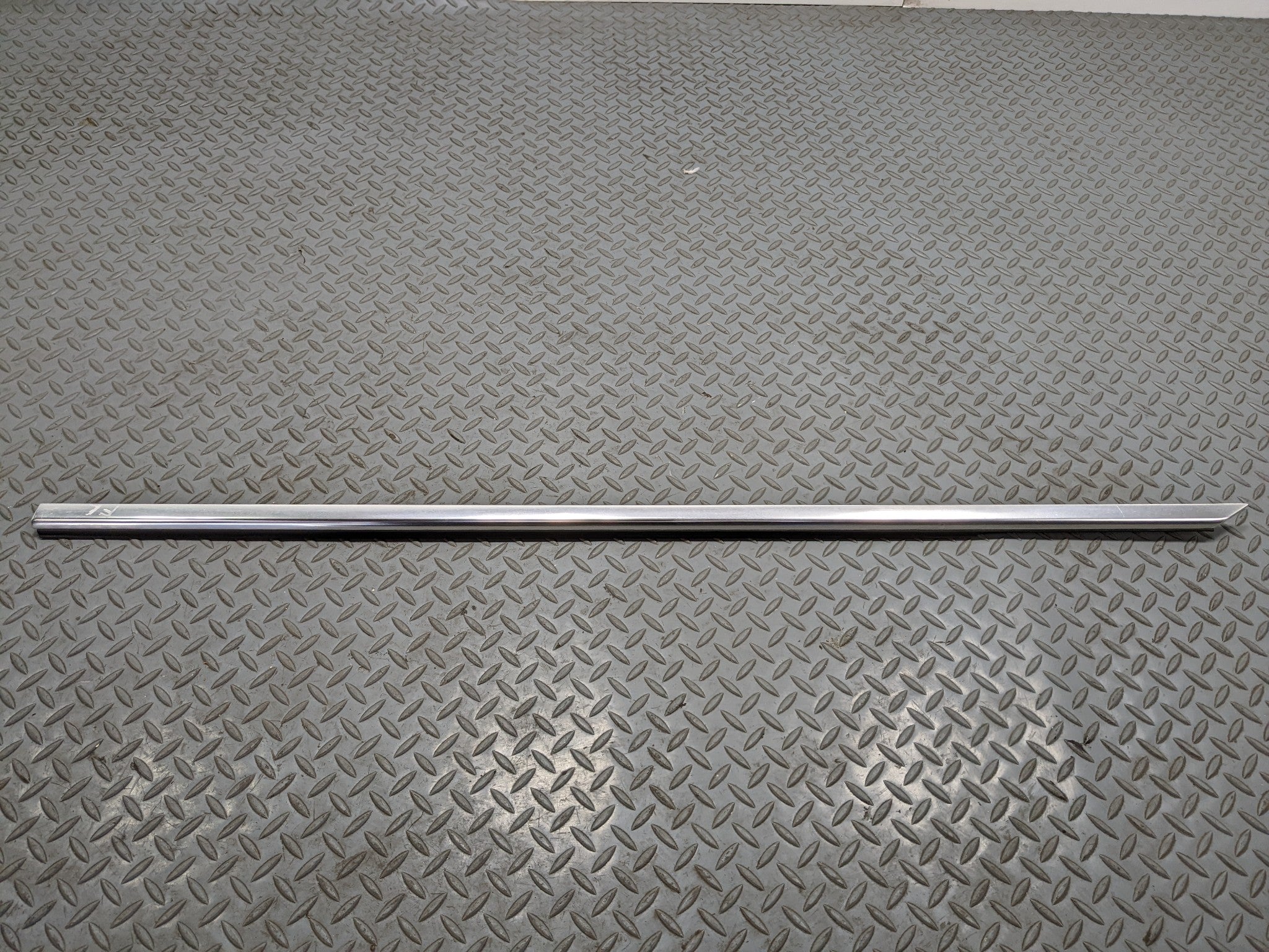2012 - 2018 MERCEDES-BENZ CLS550 OEM DOOR WINDOW STRIP BELT MOLDING FRONT LEFT