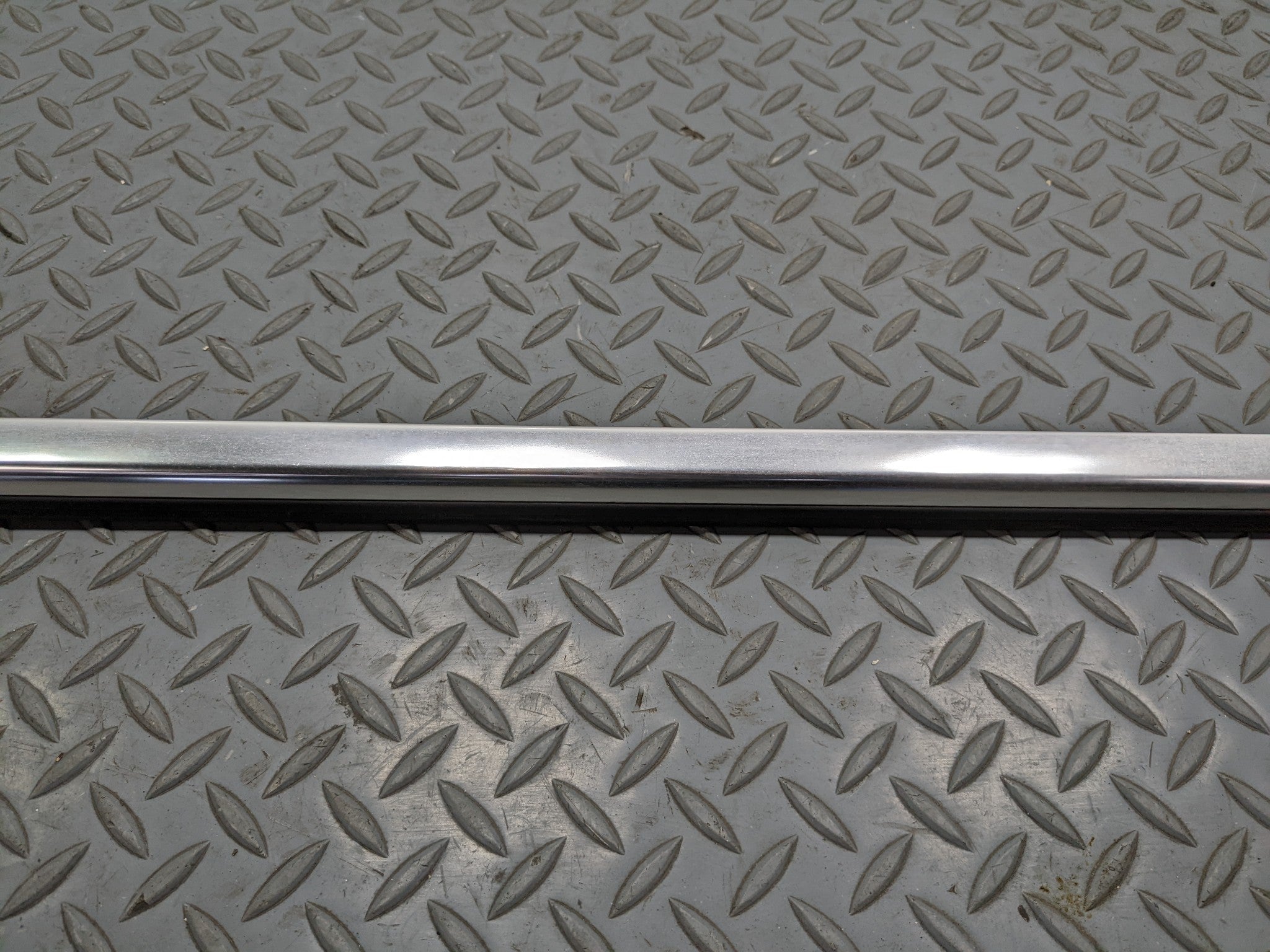 2012 - 2018 MERCEDES-BENZ CLS550 OEM DOOR WINDOW STRIP BELT MOLDING FRONT LEFT